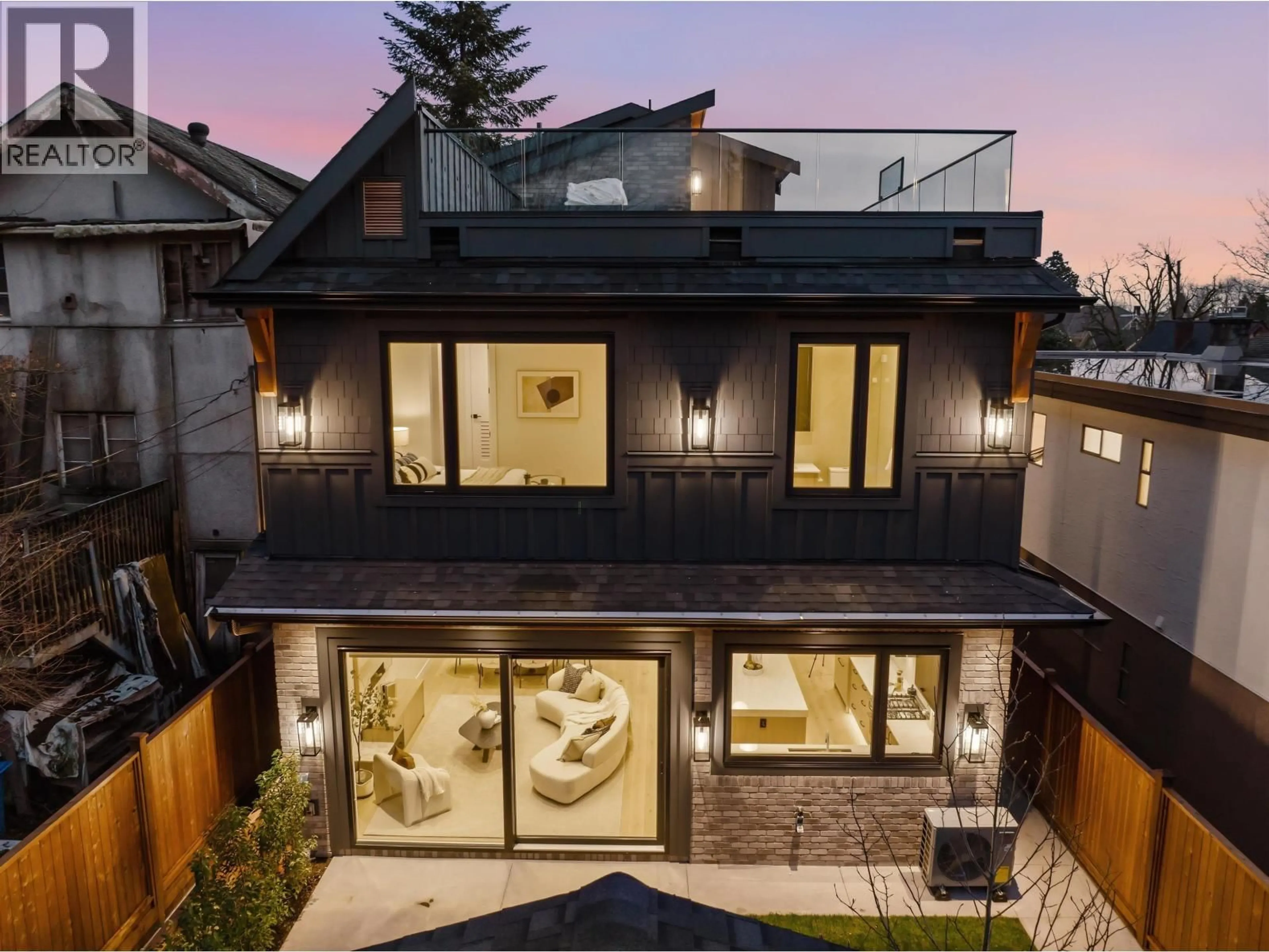 A pic from outside/outdoor area/front of a property/back of a property/a pic from drone, unknown for 2 - 1841 PARKER STREET, Vancouver British Columbia V5L2L1