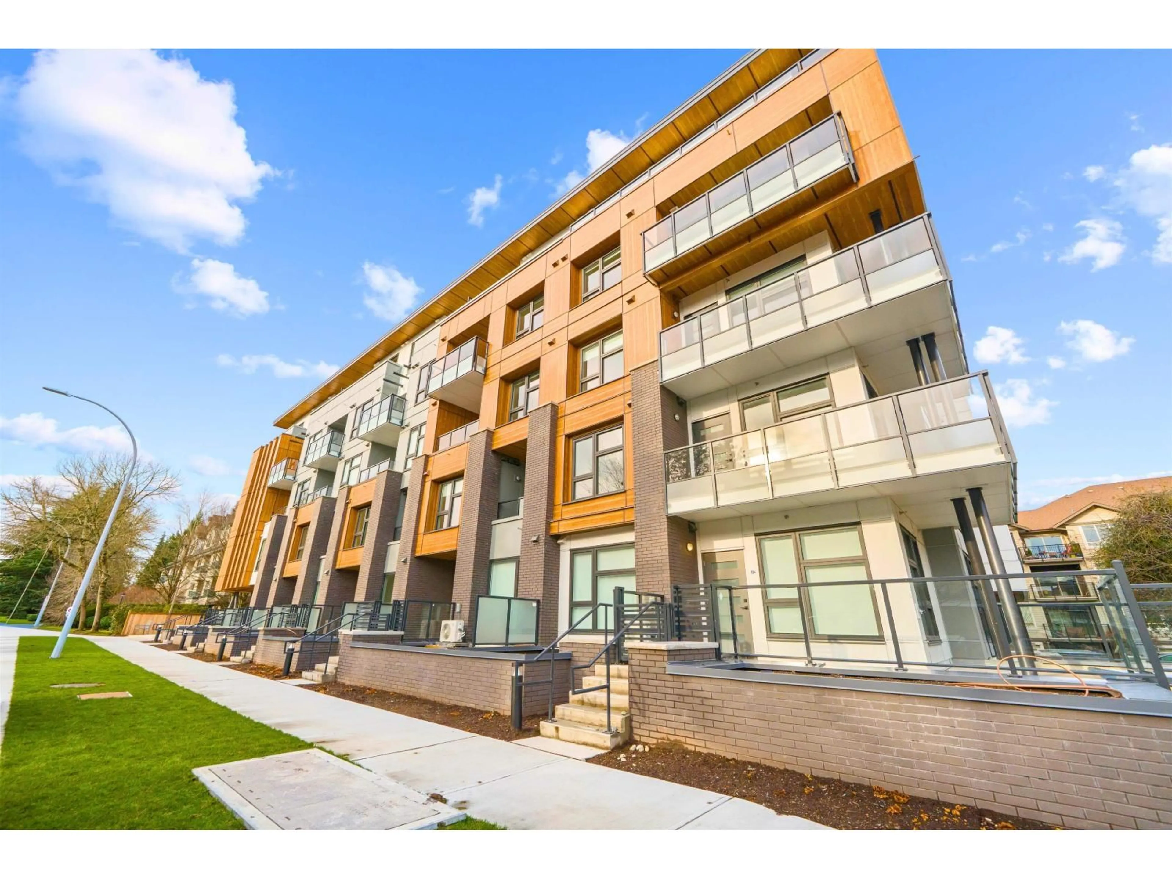 Unknown for 101 - 15353 17 AVENUE, Surrey British Columbia V4A0E2