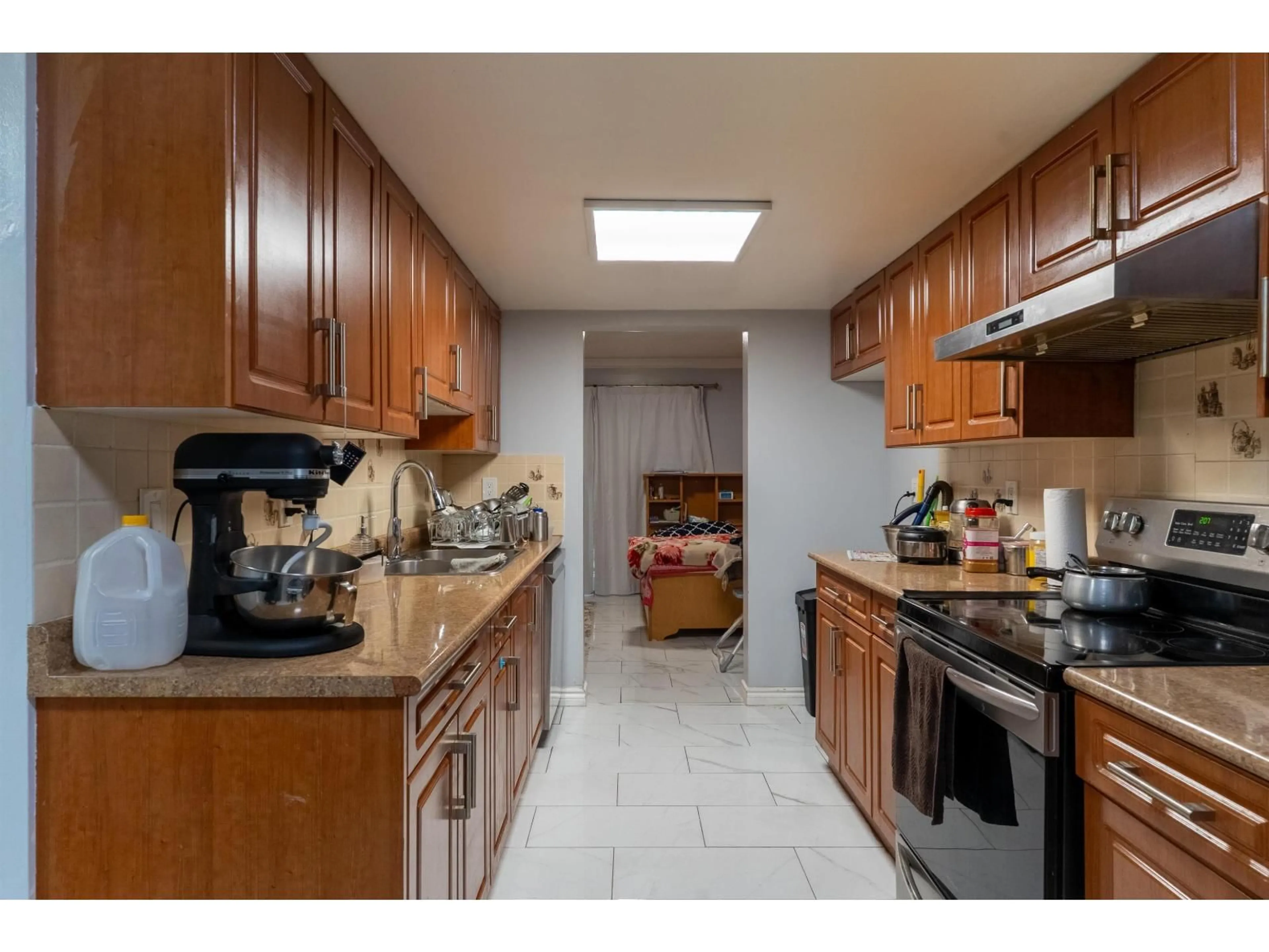 Standard kitchen, ceramic/tile floor for 143 - 7317 140 STREET, Surrey British Columbia V3W5J6