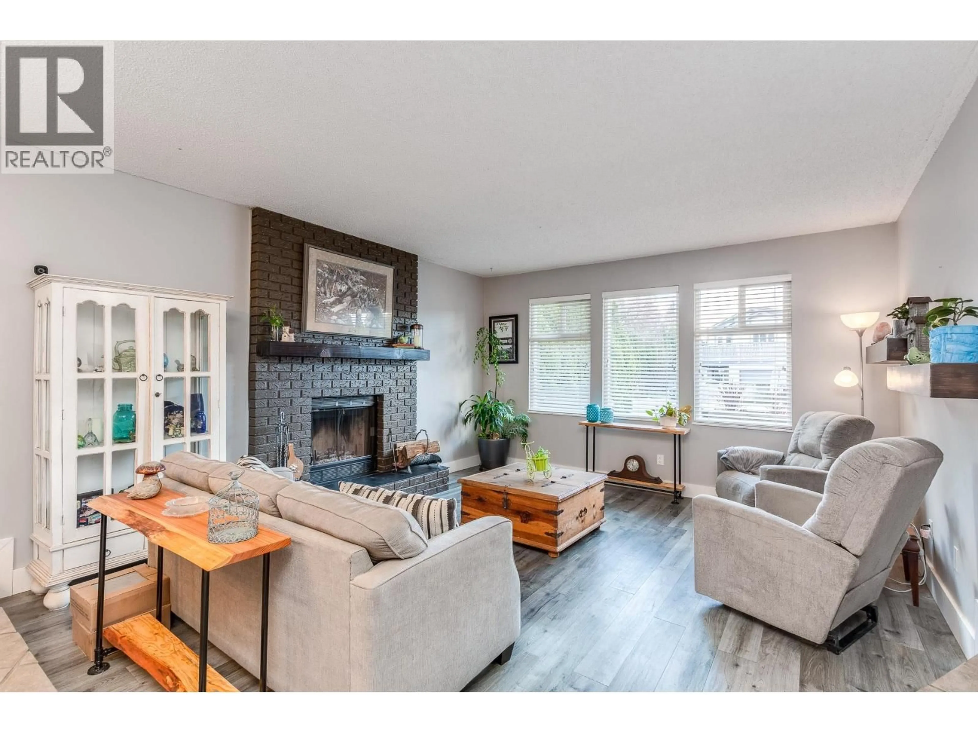 Living room with furniture, wood/laminate floor for 11708 FURUKAWA PLACE, Maple Ridge British Columbia V2X8T6