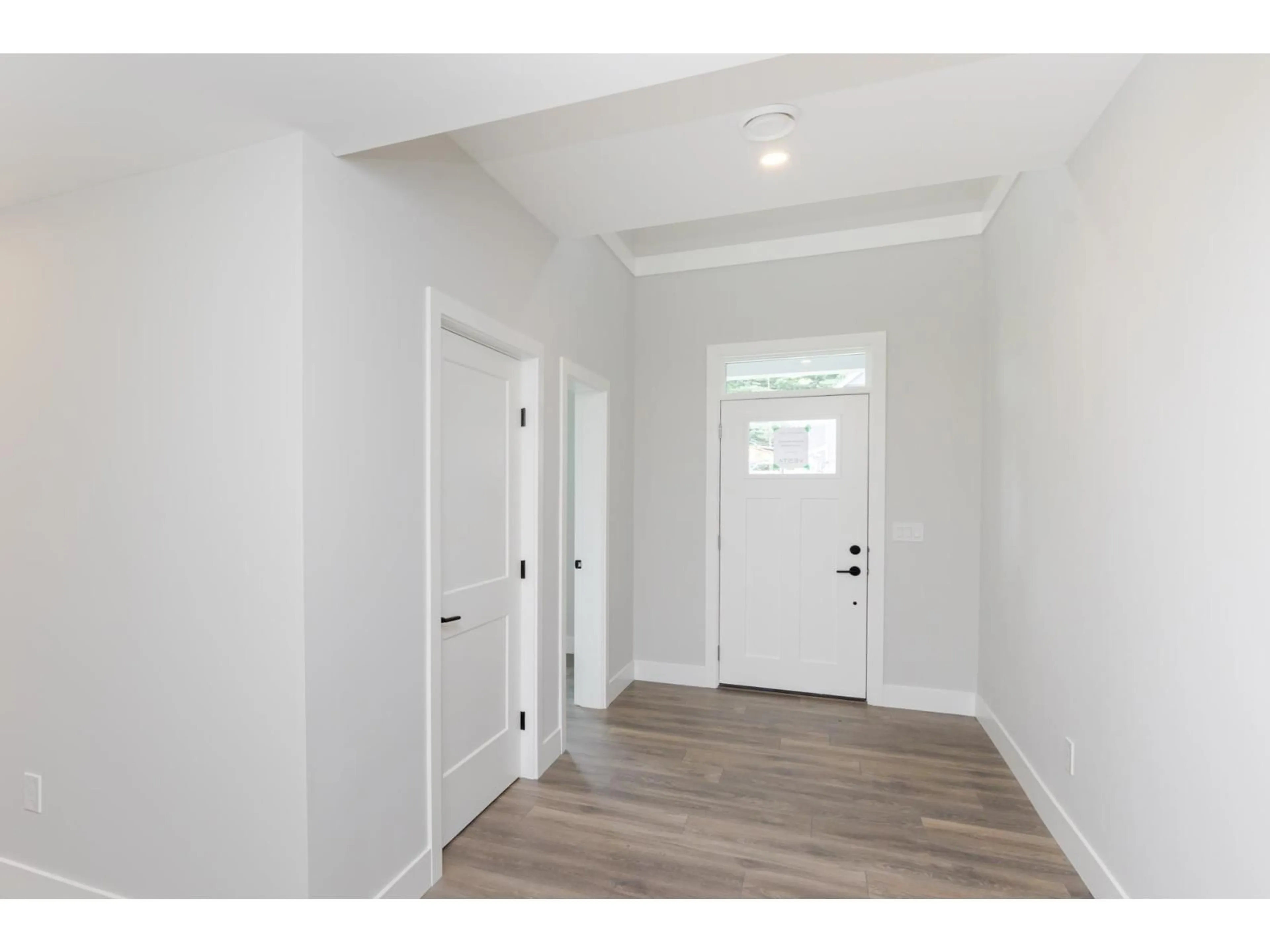 Indoor entryway for 1970 SPARROW HAWK PLACE, Agassiz British Columbia V0M1A1