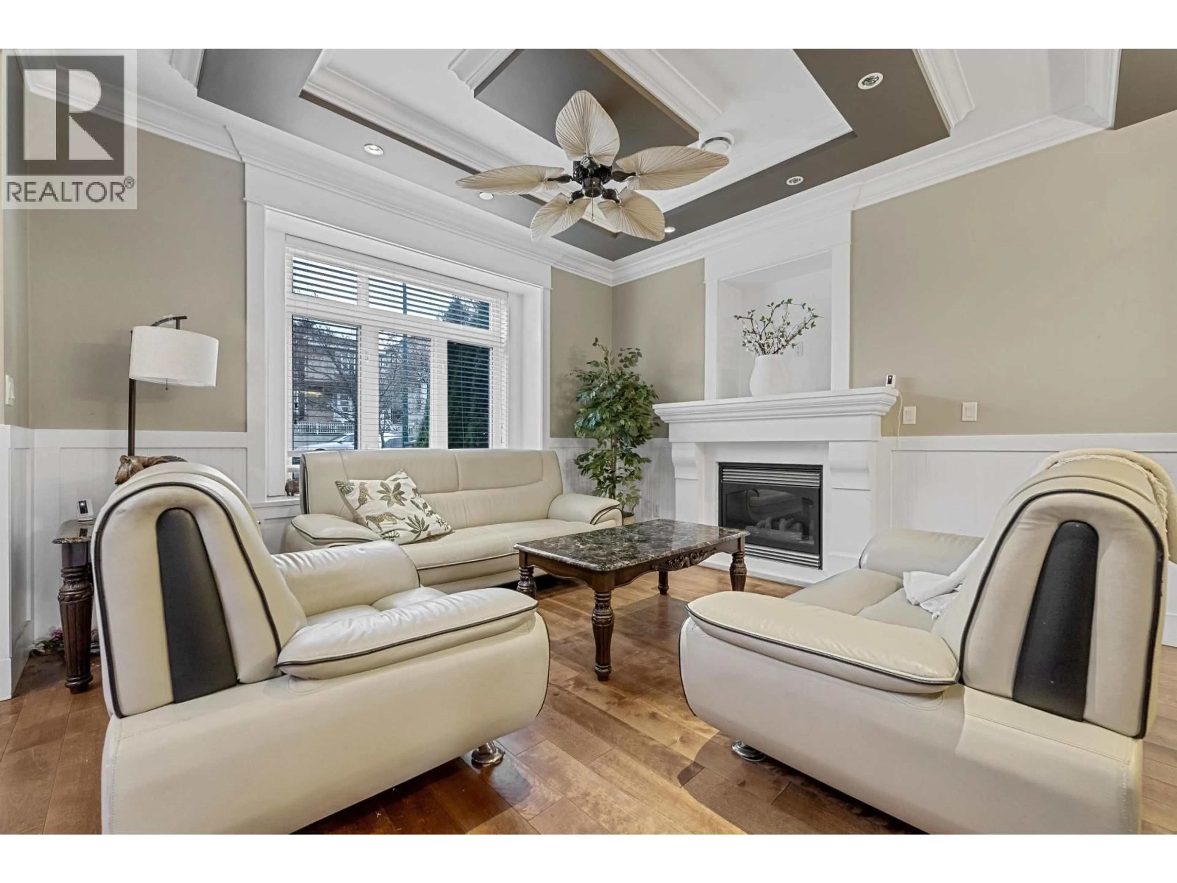 Living room with furniture, ceramic/tile floor for 136 59TH AVENUE, Vancouver British Columbia V5X1X6