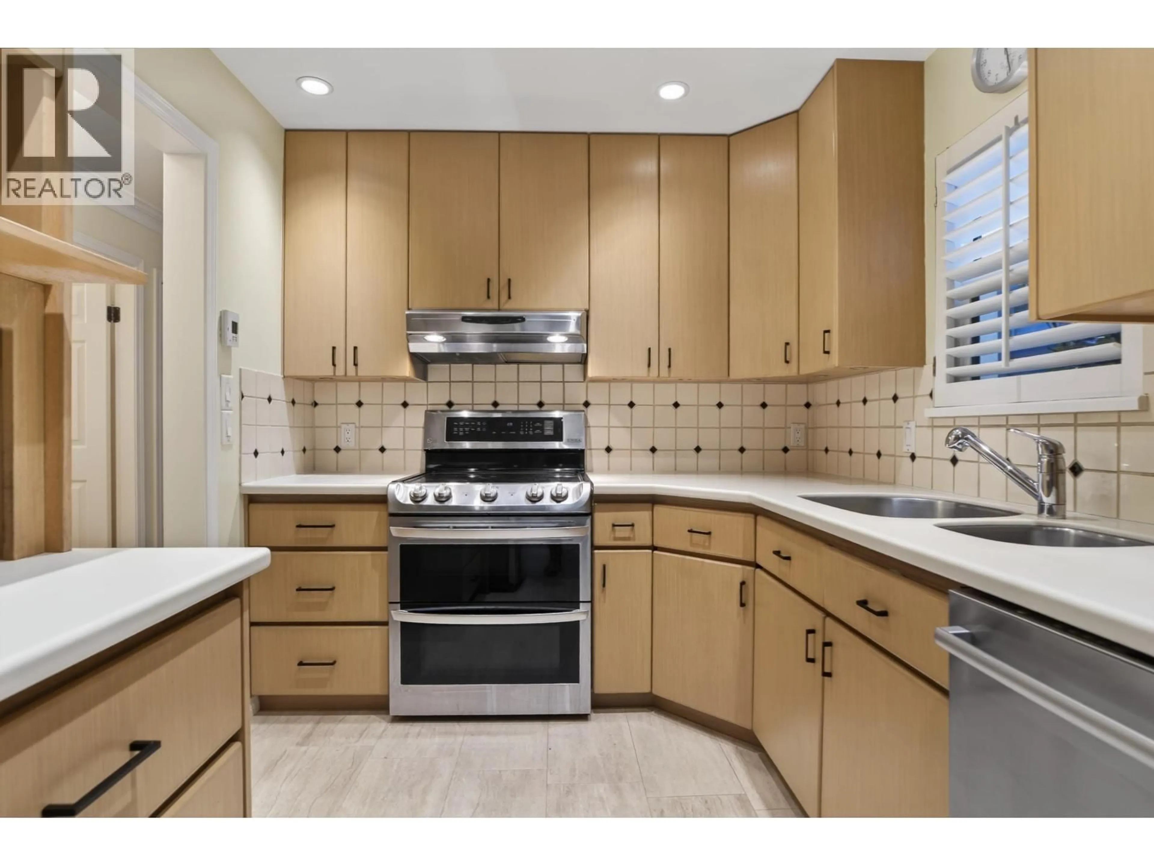 Unknown for 4 - 3301 16TH AVENUE, Vancouver British Columbia V6R3B7