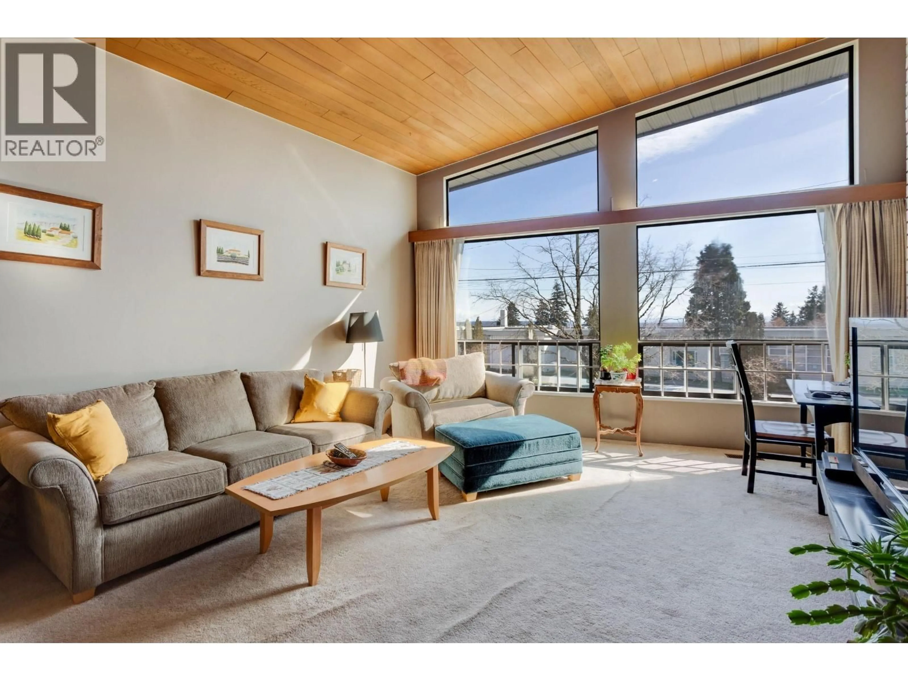 Living room with furniture, wood/laminate floor for 5827 CLINTON STREET, Burnaby British Columbia V5J2M4