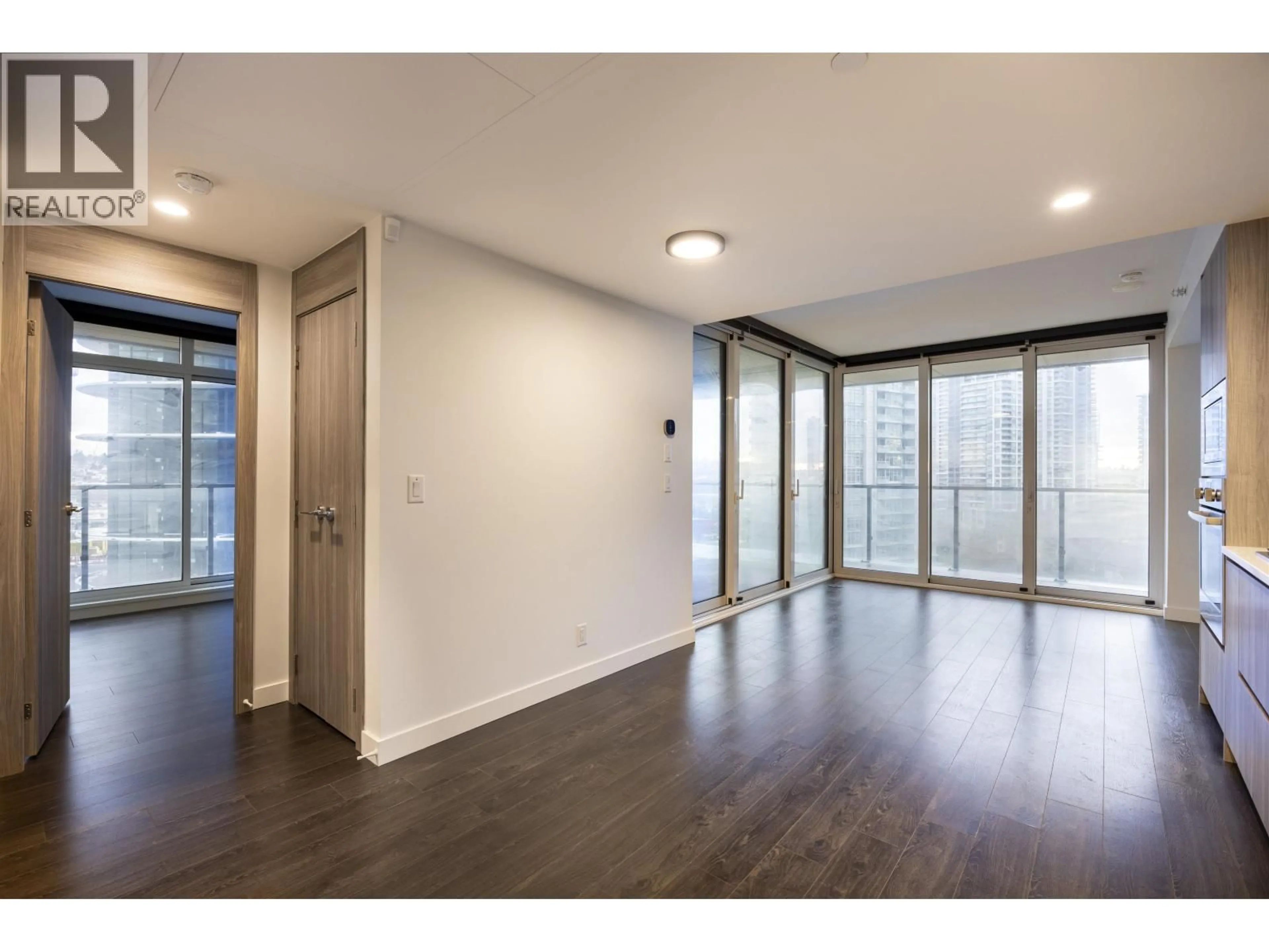 Indoor foyer for 309 - 4880 LOUGHEED HIGHWAY, Burnaby British Columbia V5C0N1