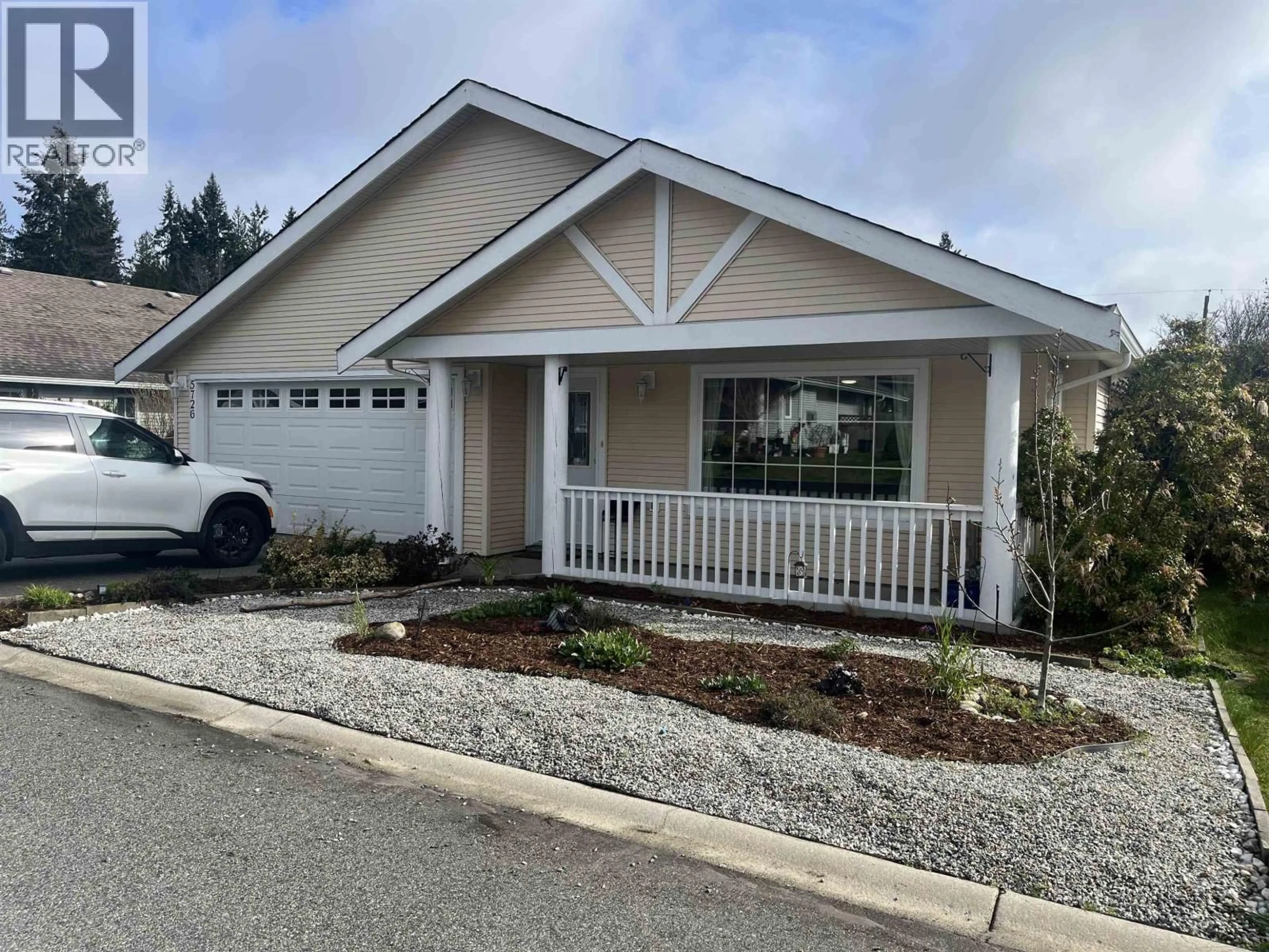 Home with vinyl exterior material, street for 5726 EMILY WAY, Sechelt British Columbia V7Z0N5