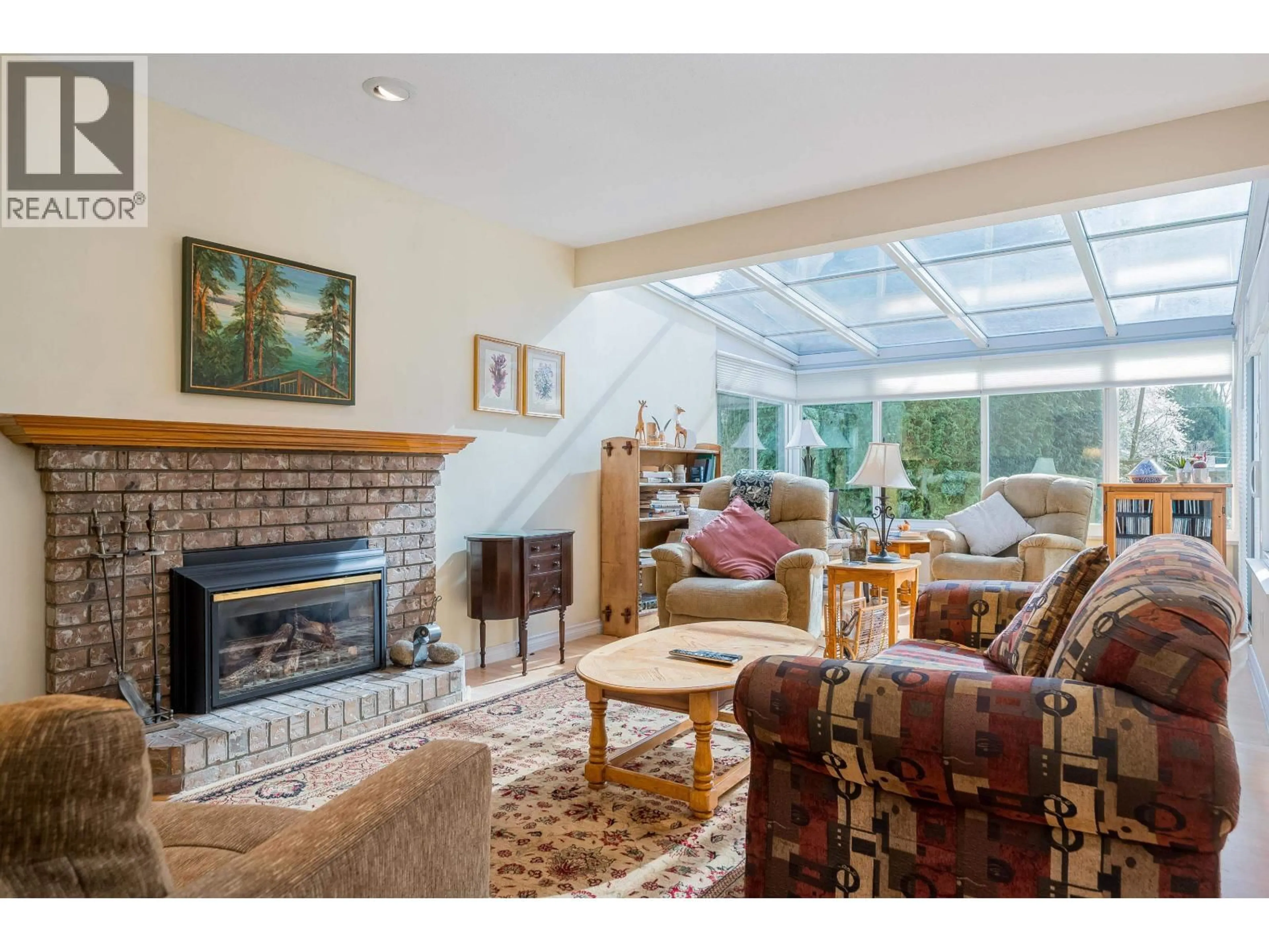 Living room with furniture, ceramic/tile floor for 4925 53A STREET, Delta British Columbia V4K4R7