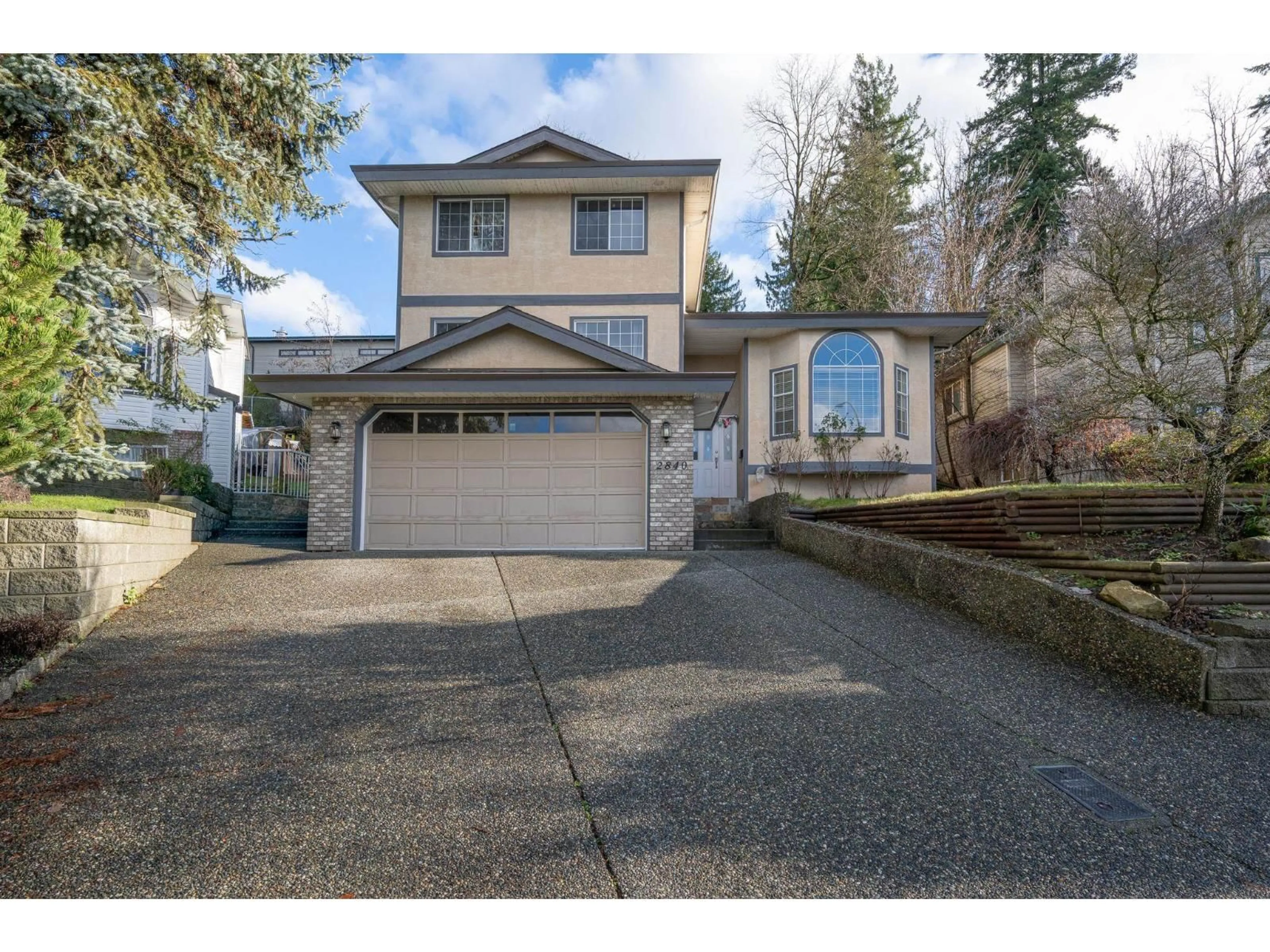 Home with vinyl exterior material, street for 2840 PACIFIC PLACE, Abbotsford British Columbia V2T4X8