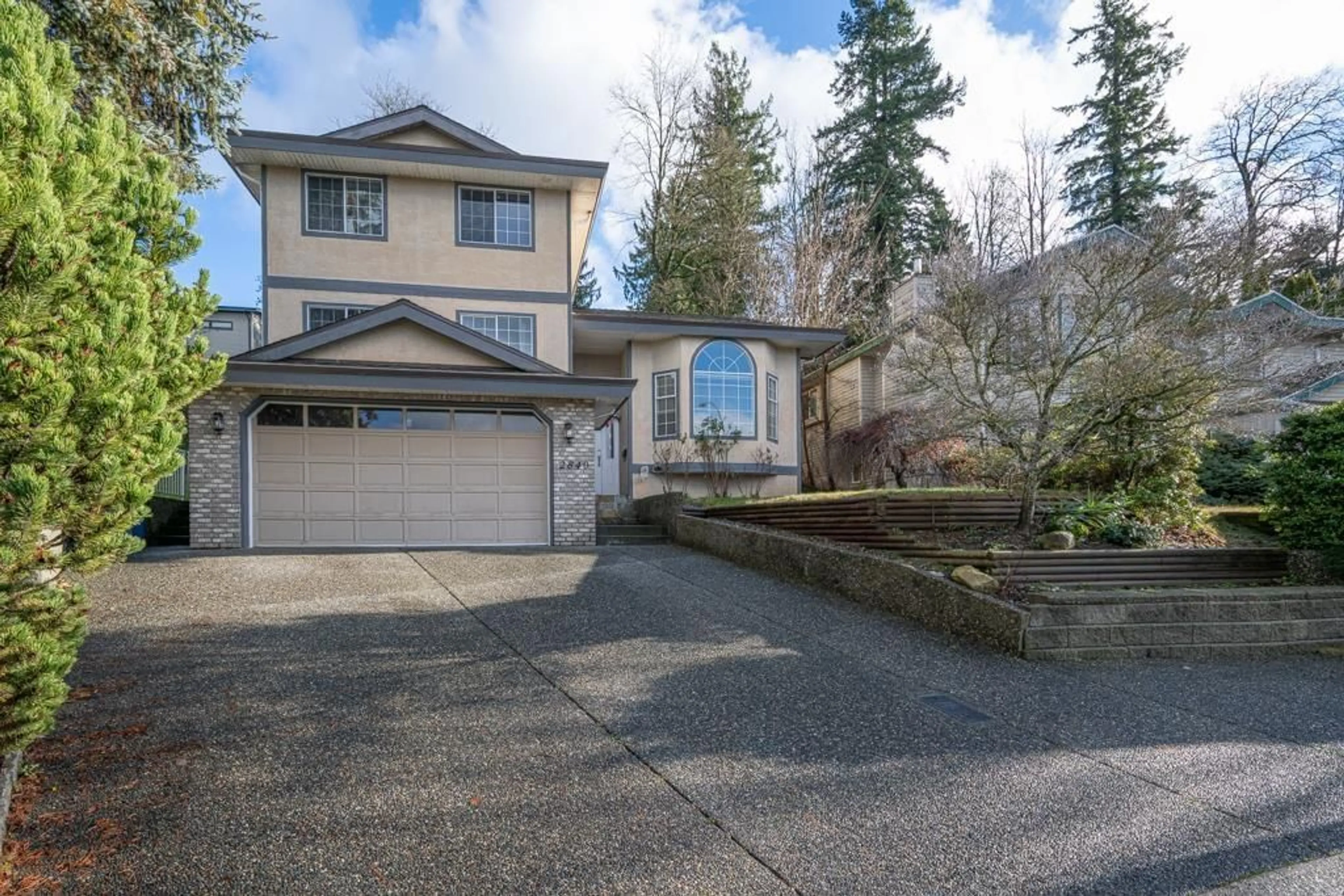 Home with vinyl exterior material, street for 2840 PACIFIC PLACE, Abbotsford British Columbia V2T4X8