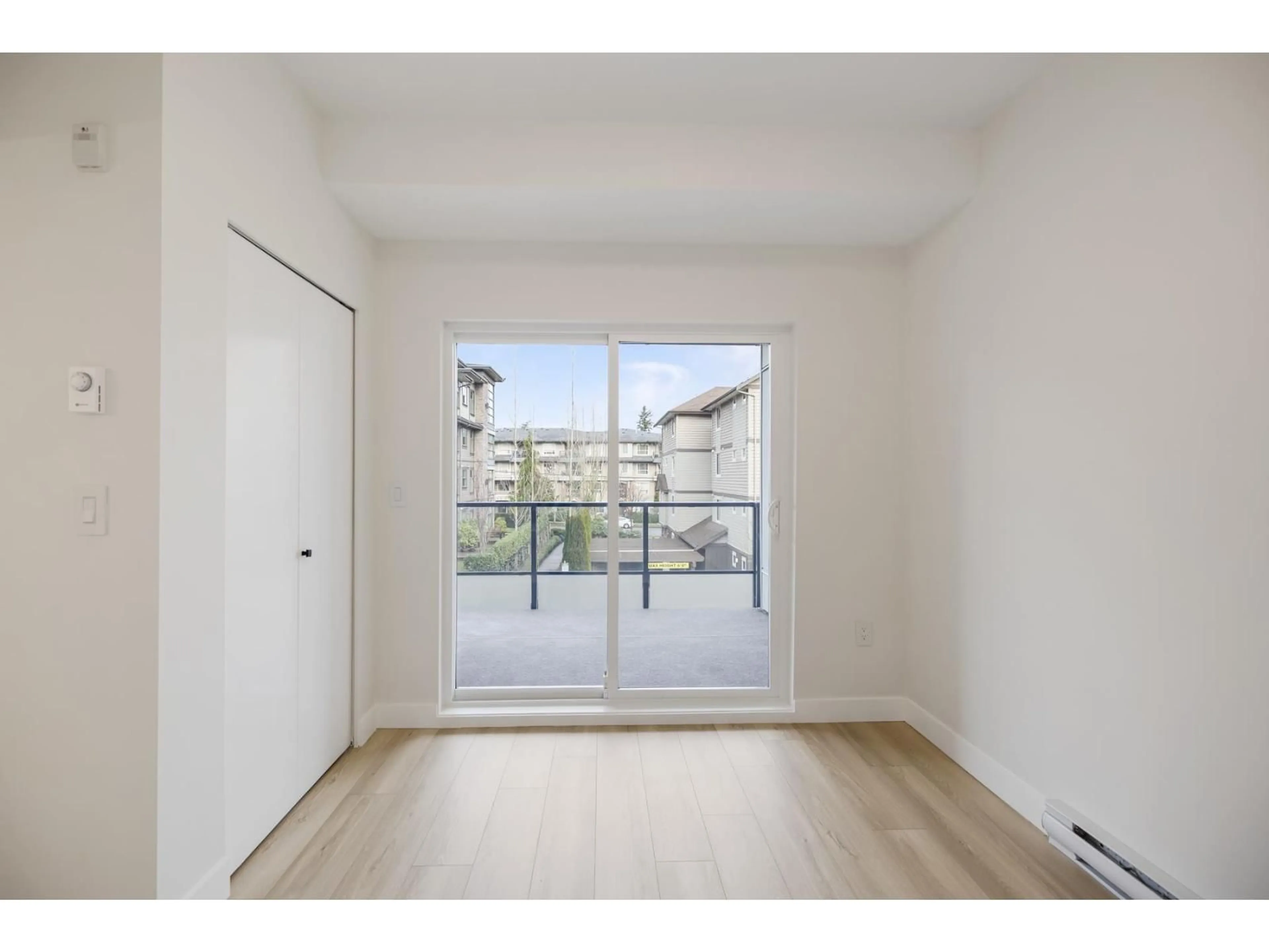 Unknown for 203 - 15353 17 AVENUE, Surrey British Columbia V4A1T8