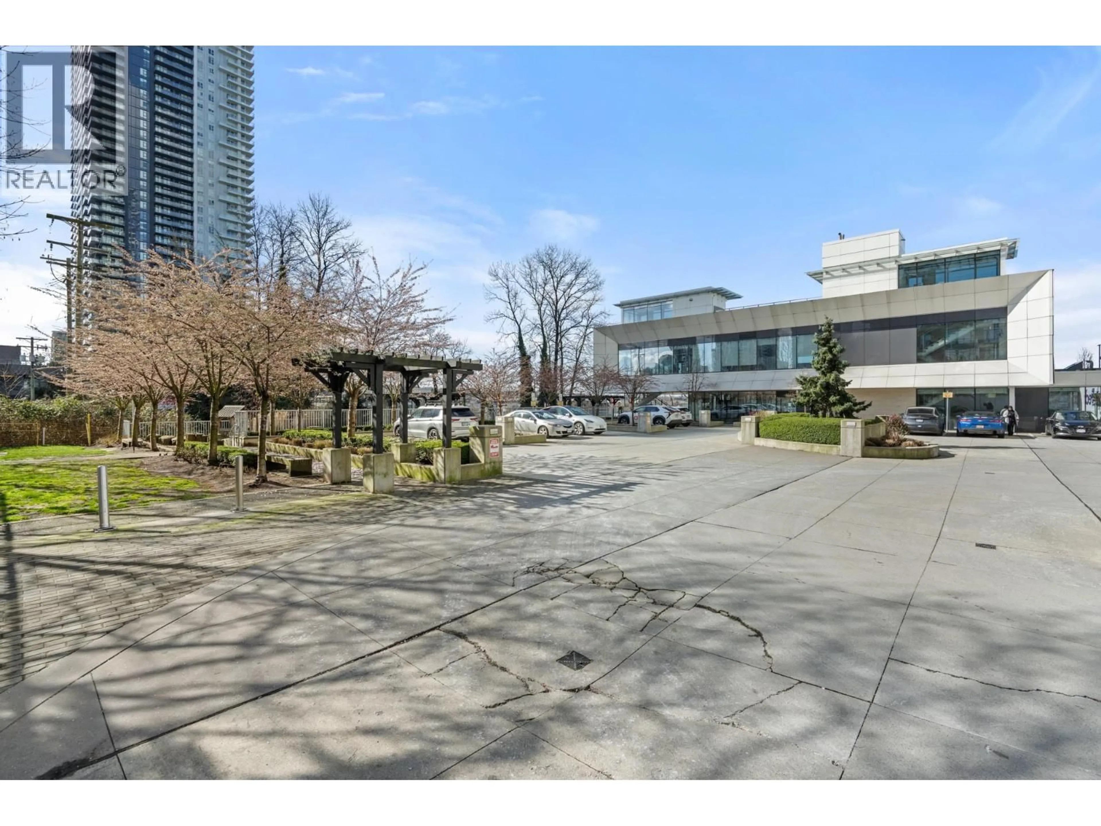 Patio, street for 3302 - 1888 GILMORE AVENUE, Burnaby British Columbia V5C0L2