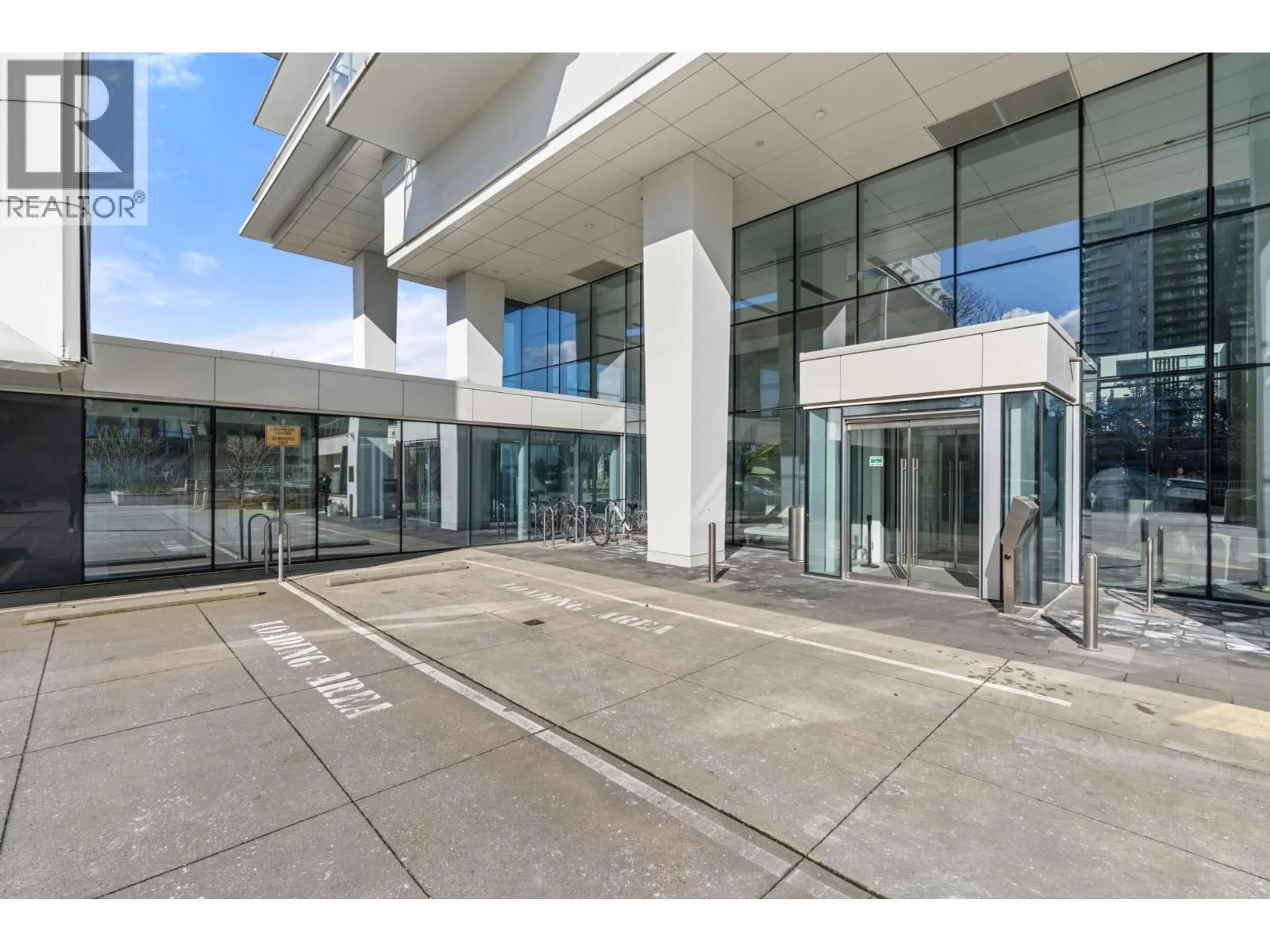 Indoor foyer for 3302 - 1888 GILMORE AVENUE, Burnaby British Columbia V5C0L2