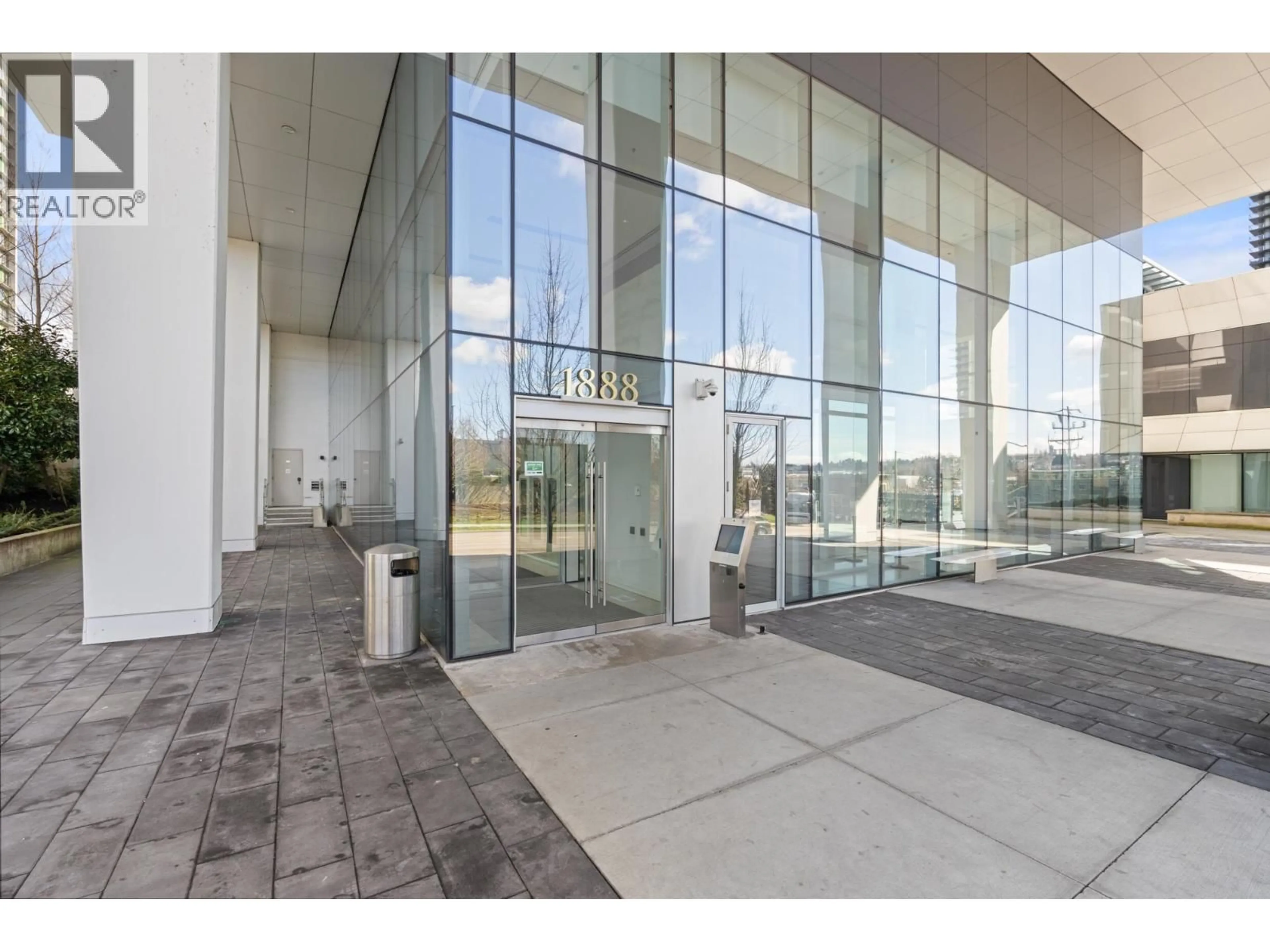 Indoor foyer for 3302 - 1888 GILMORE AVENUE, Burnaby British Columbia V5C0L2