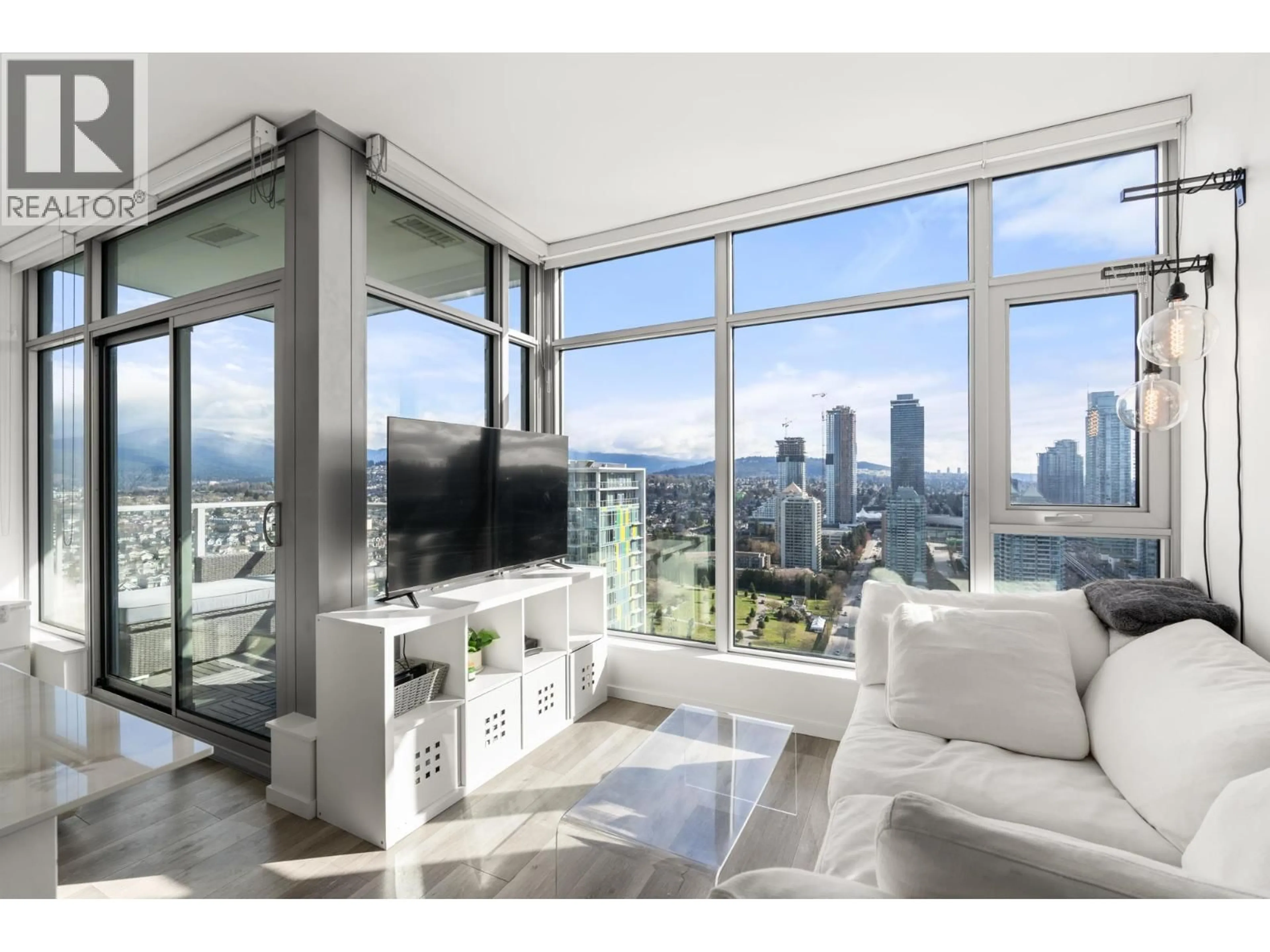 Living room with furniture, unknown for 3302 - 1888 GILMORE AVENUE, Burnaby British Columbia V5C0L2