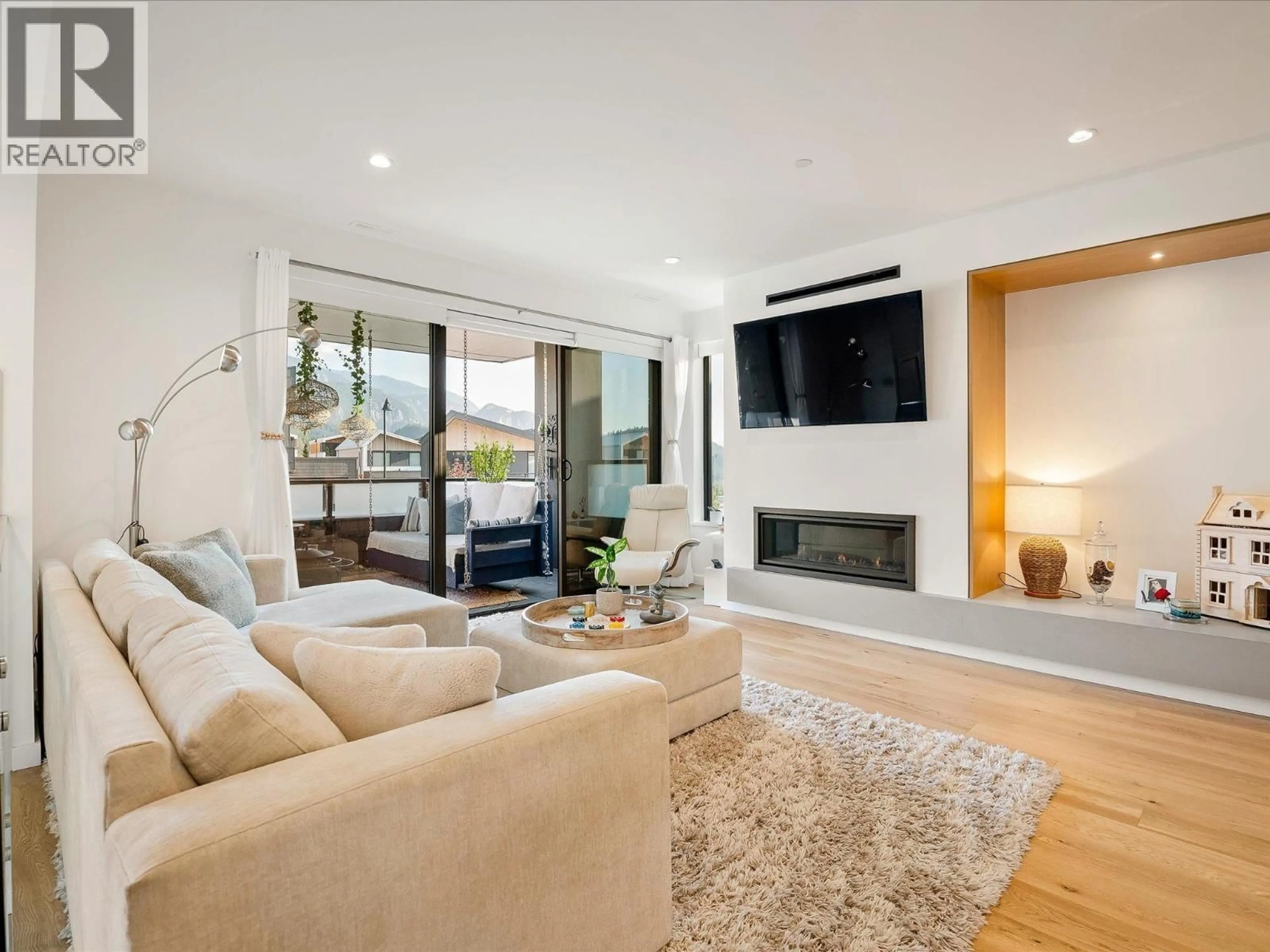 Living room with furniture, unknown for 2929 SNOWBERRY PLACE, Squamish British Columbia V8B1B1