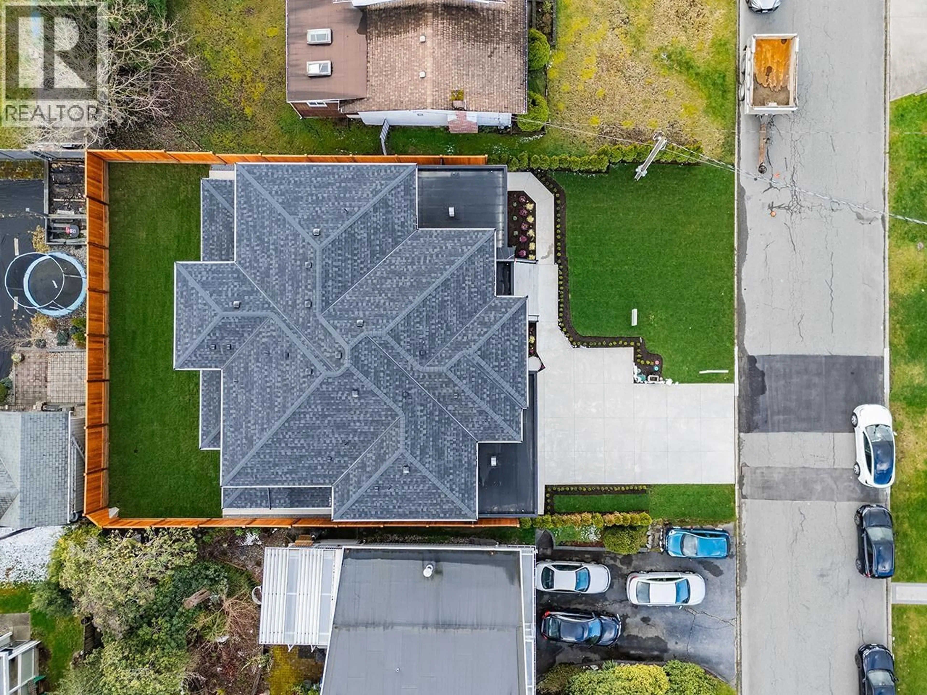 A pic from outside/outdoor area/front of a property/back of a property/a pic from drone, street for 821 PROSPECT STREET, Coquitlam British Columbia V3J6E8