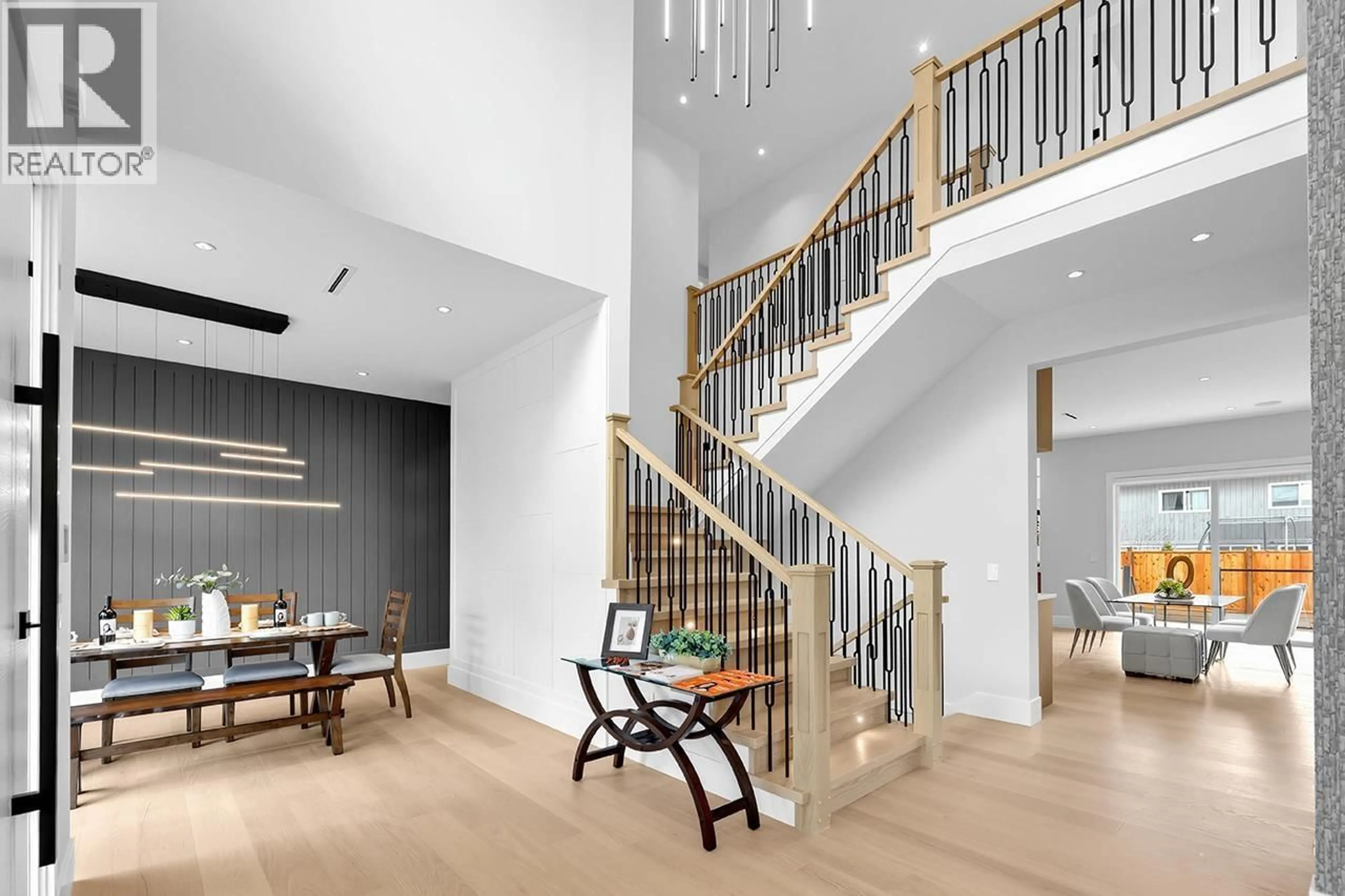 Indoor foyer for 821 PROSPECT STREET, Coquitlam British Columbia V3J6E8