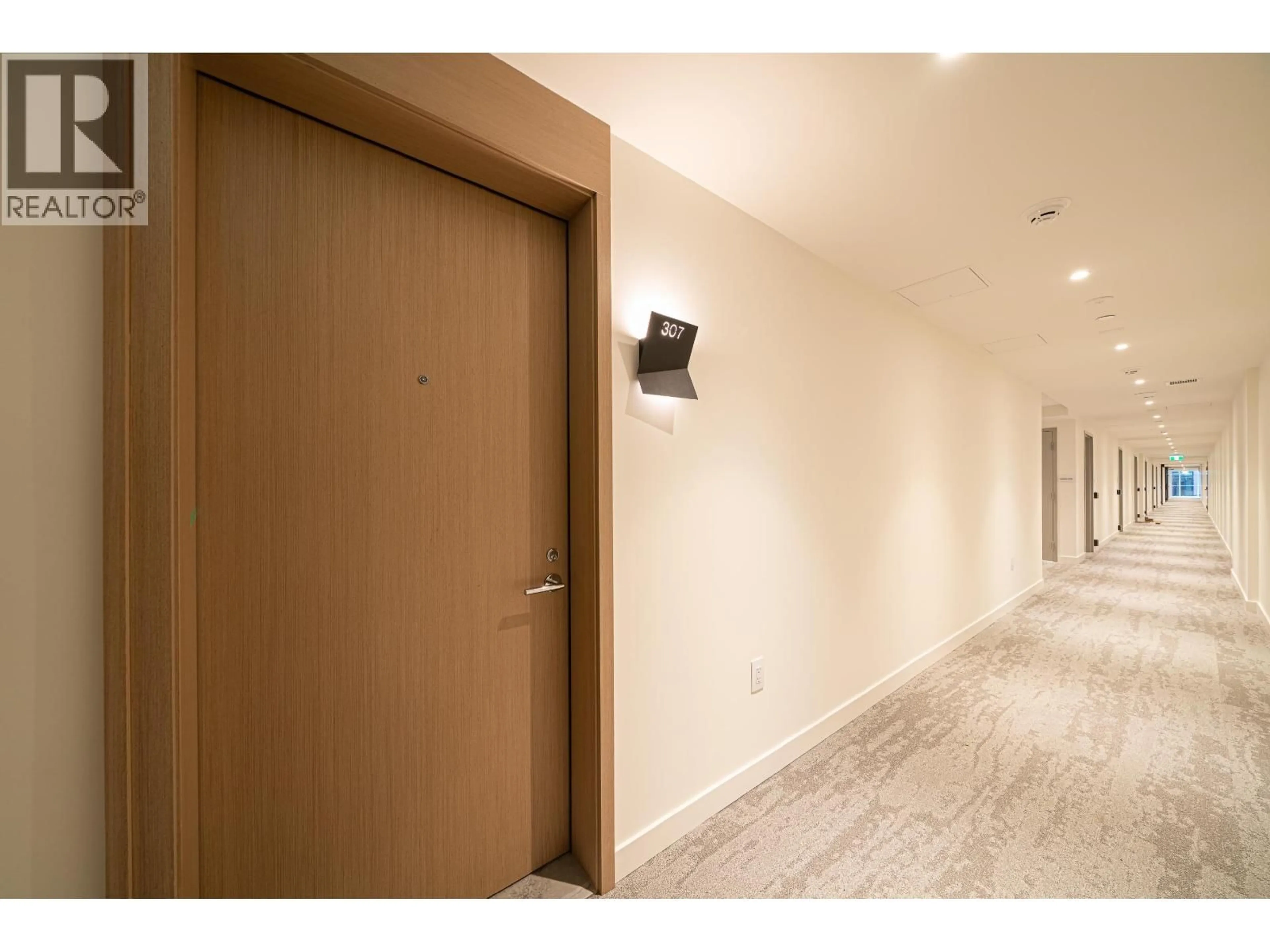 Indoor foyer for 307 - 3963 UPLANDS WAY, West Vancouver British Columbia V7S0B7