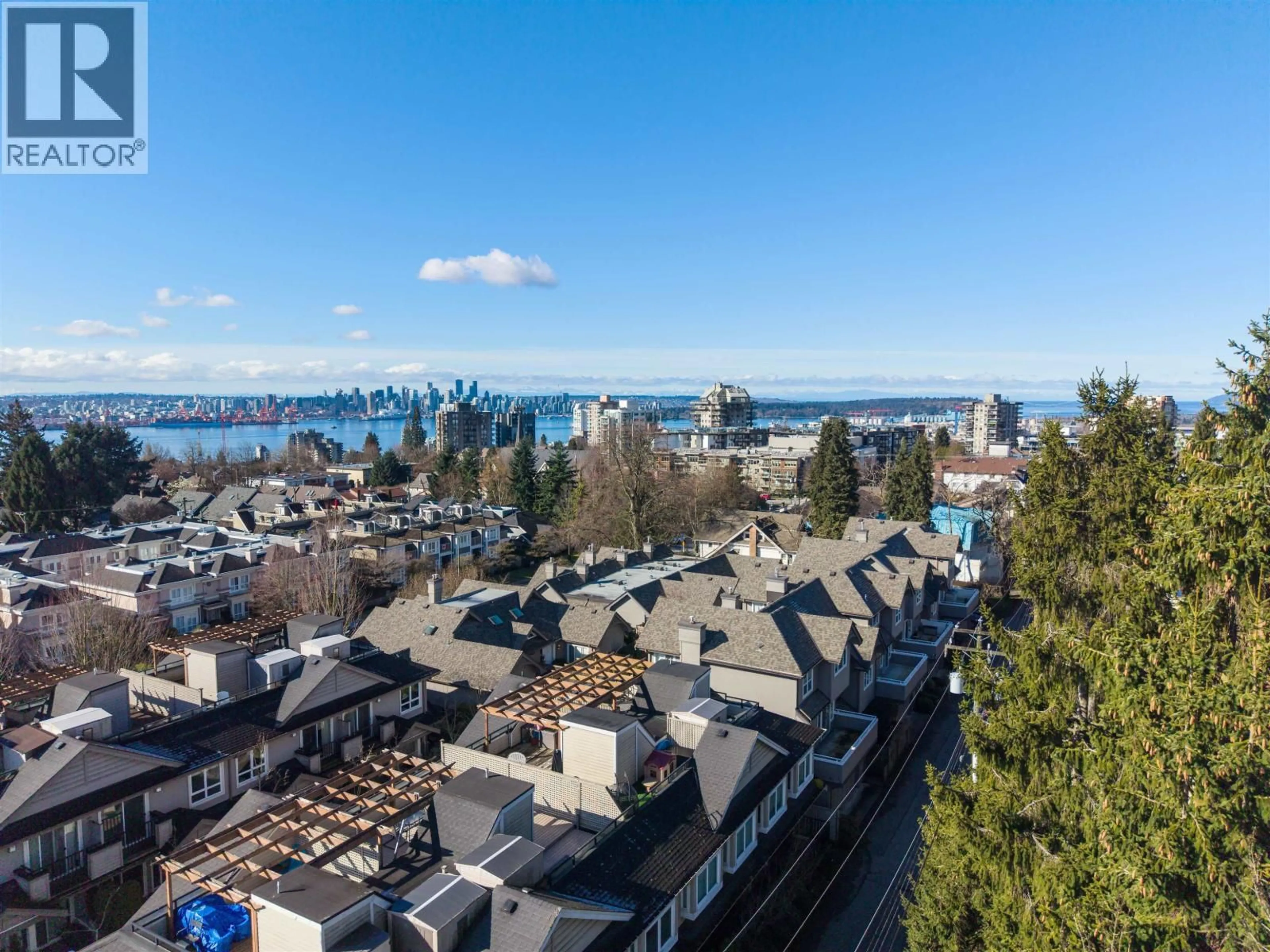 A pic from outside/outdoor area/front of a property/back of a property/a pic from drone, city buildings view from balcony for 1127 ST. ANDREWS AVENUE, North Vancouver British Columbia V7L0A6
