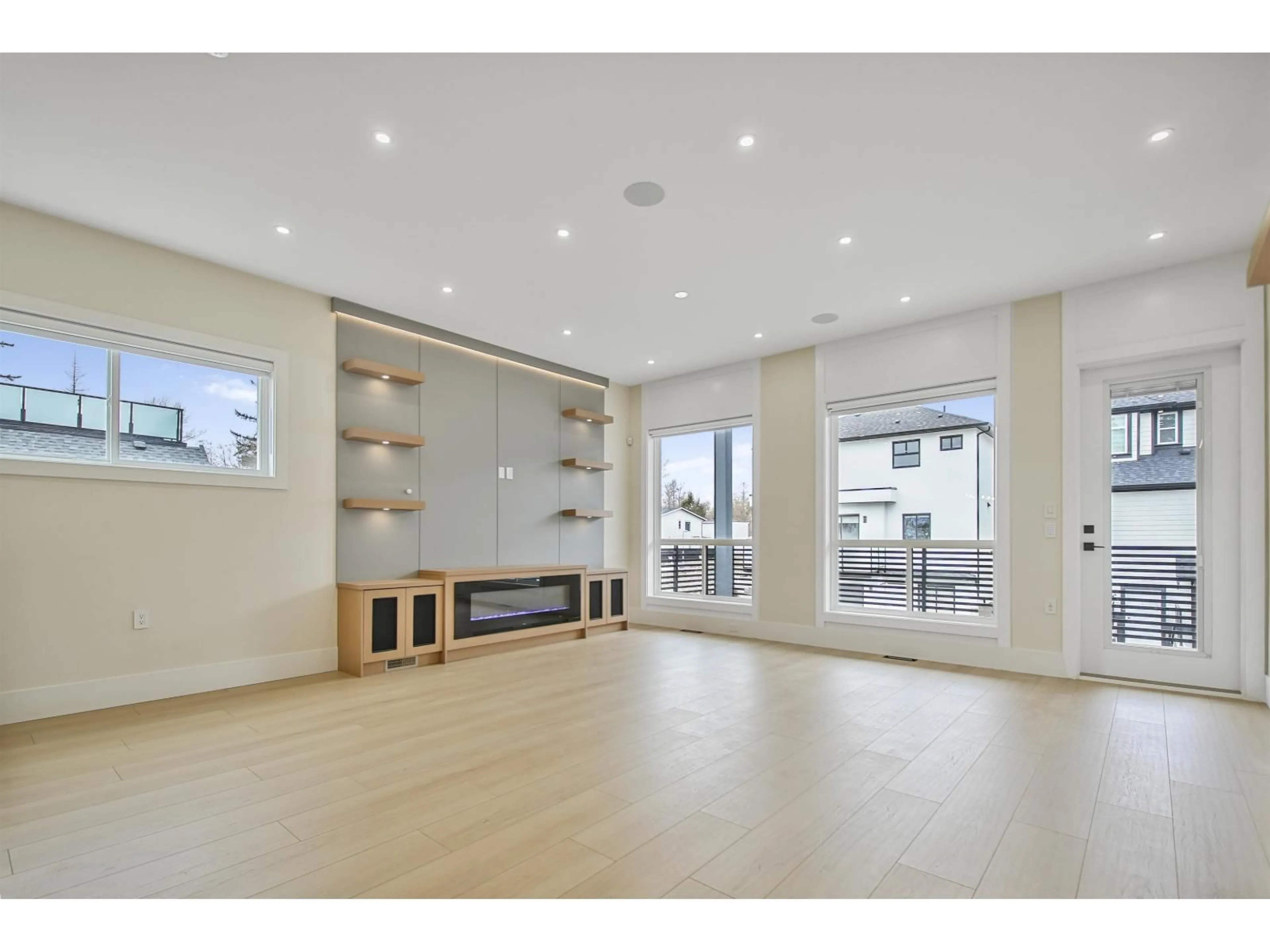 Unknown for 16505 20 AVENUE, Surrey British Columbia V3Z9M9