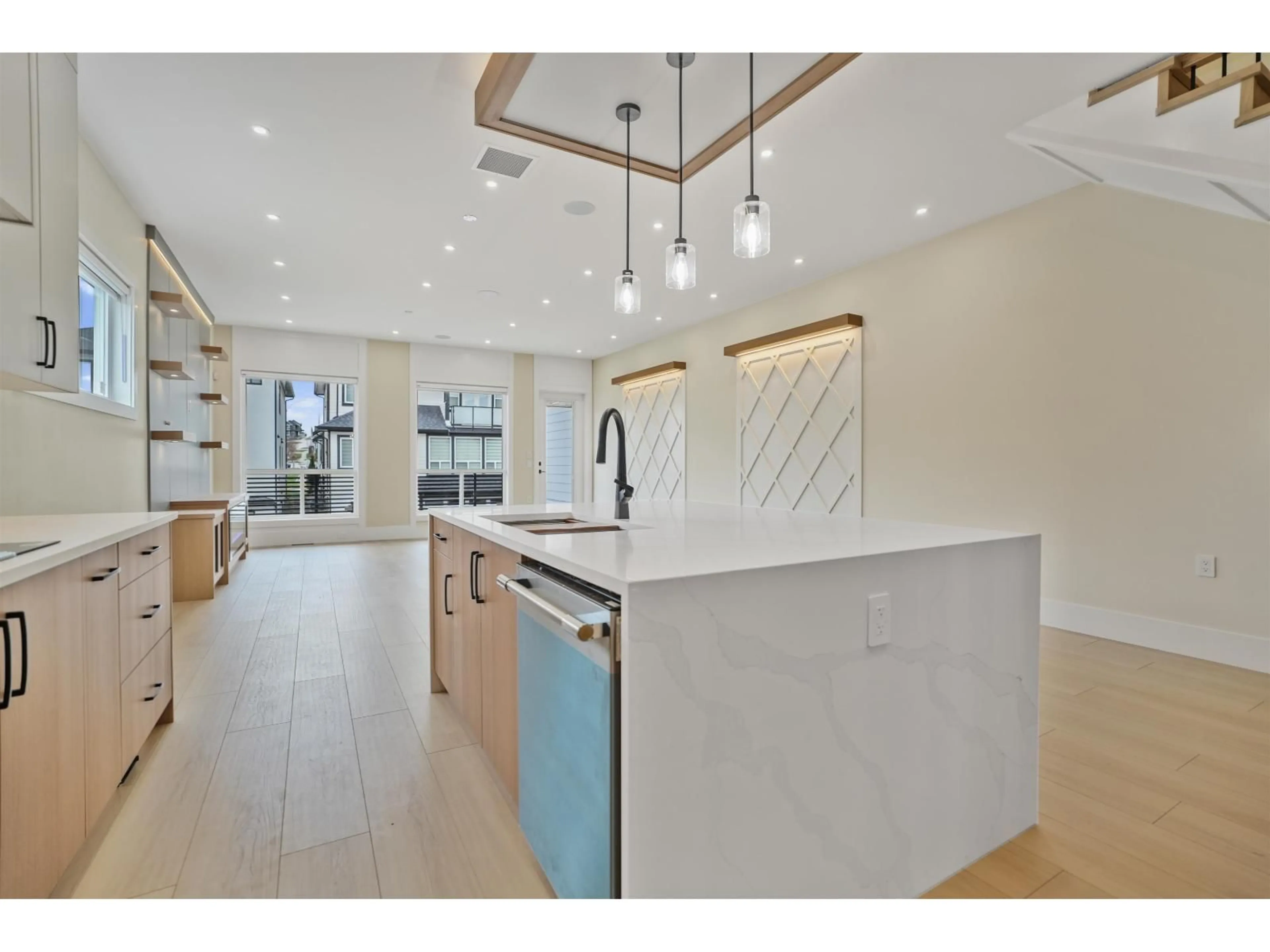 Open concept kitchen, ceramic/tile floor for 16505 20 AVENUE, Surrey British Columbia V3Z9M9