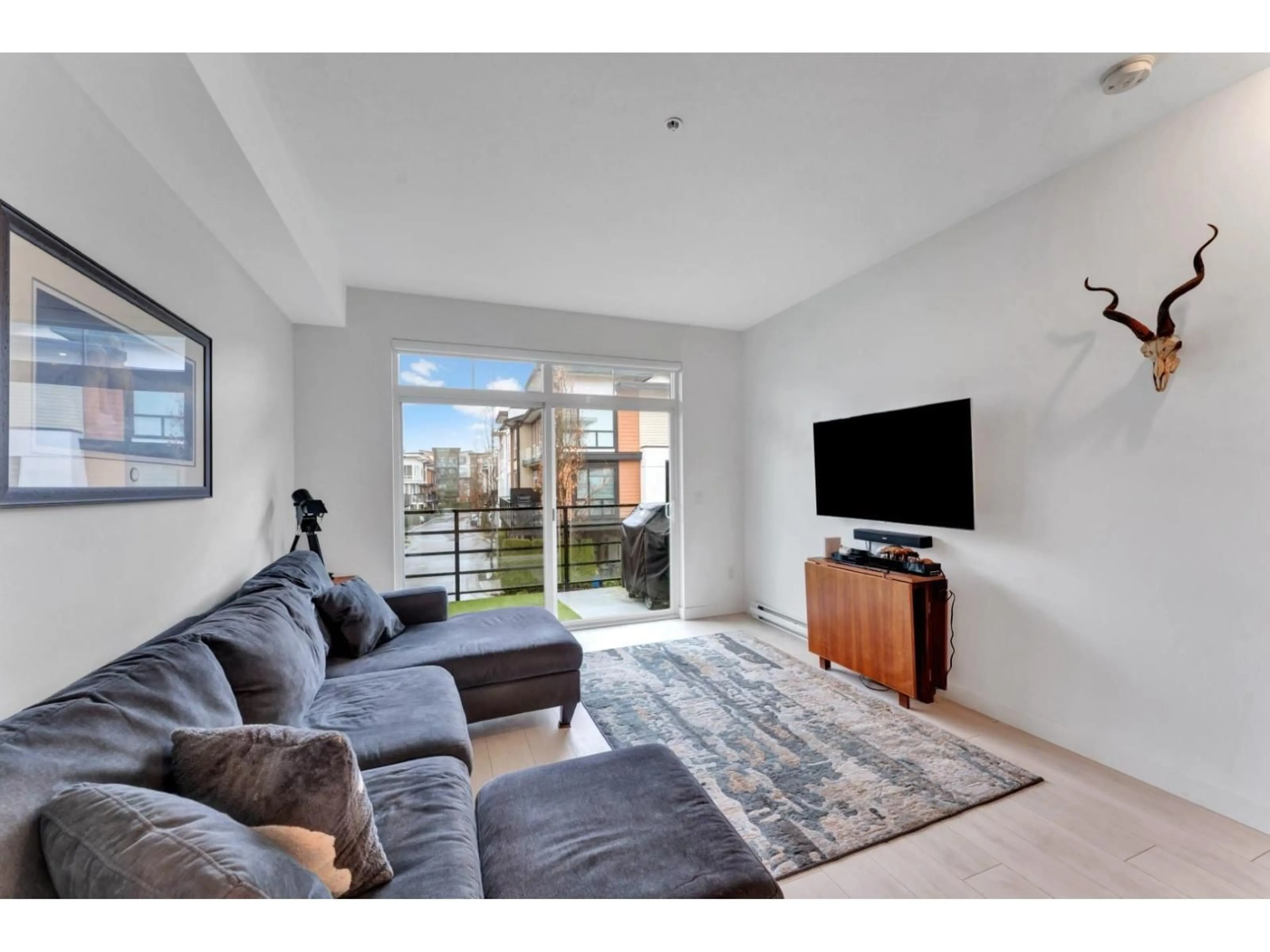 Living room with furniture, unknown for 25 - 20857 77A AVENUE, Langley British Columbia V2Y0R8