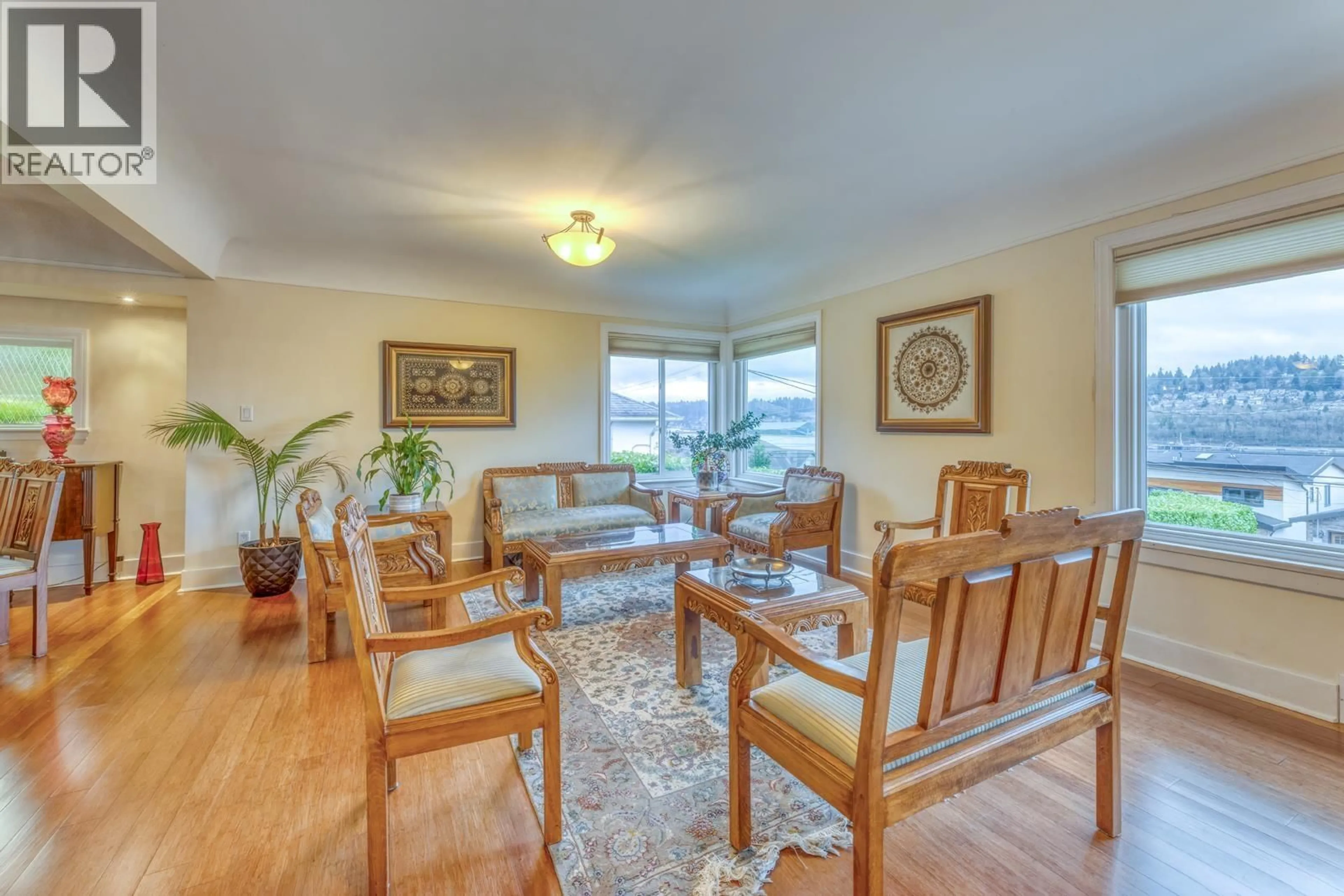 Living room with furniture, wood/laminate floor for 1227 IOCO ROAD, Port Moody British Columbia V3H2W9