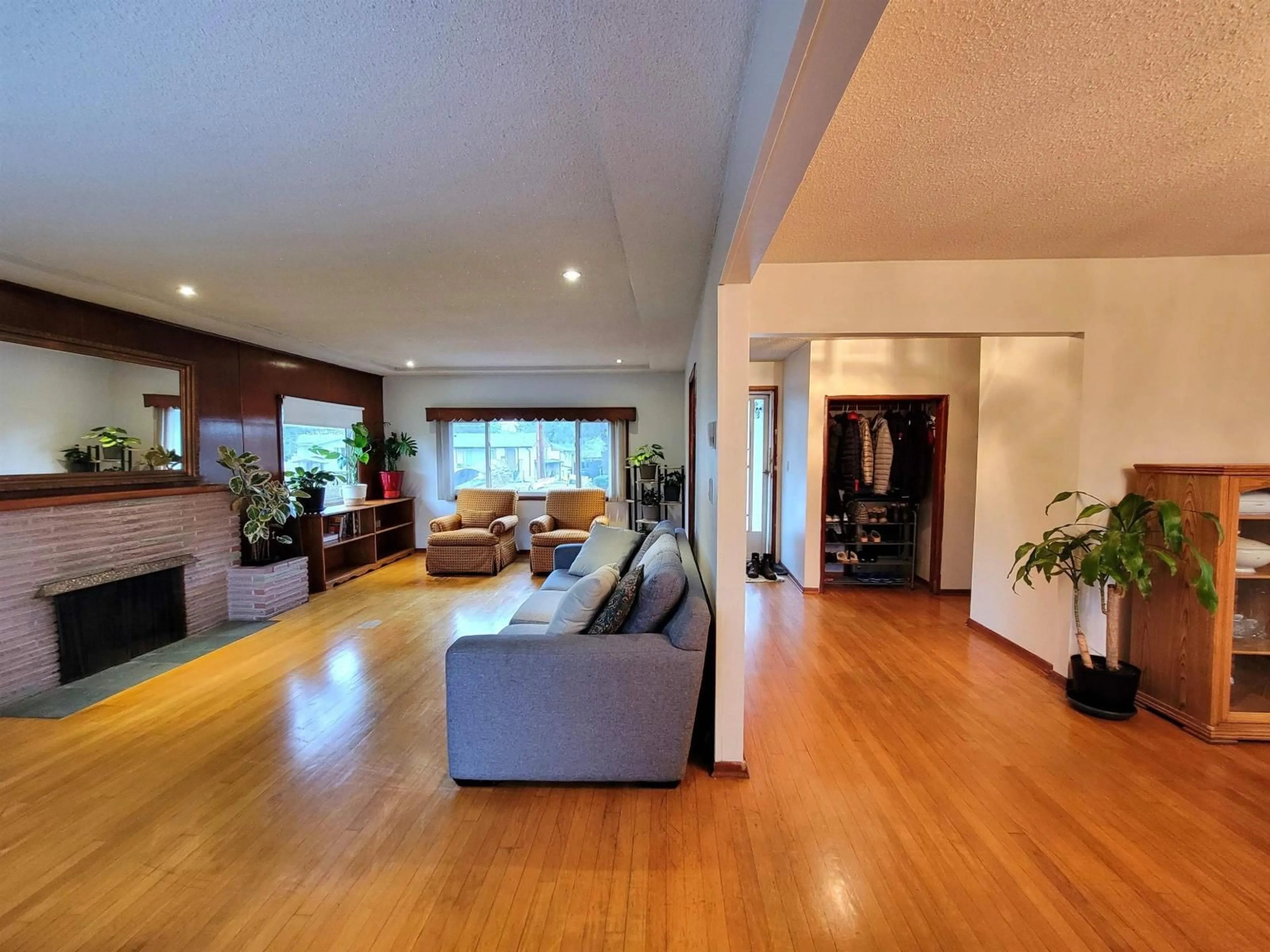 Living room with furniture, wood/laminate floor for 11037 131 STREET, Surrey British Columbia V3T3P8