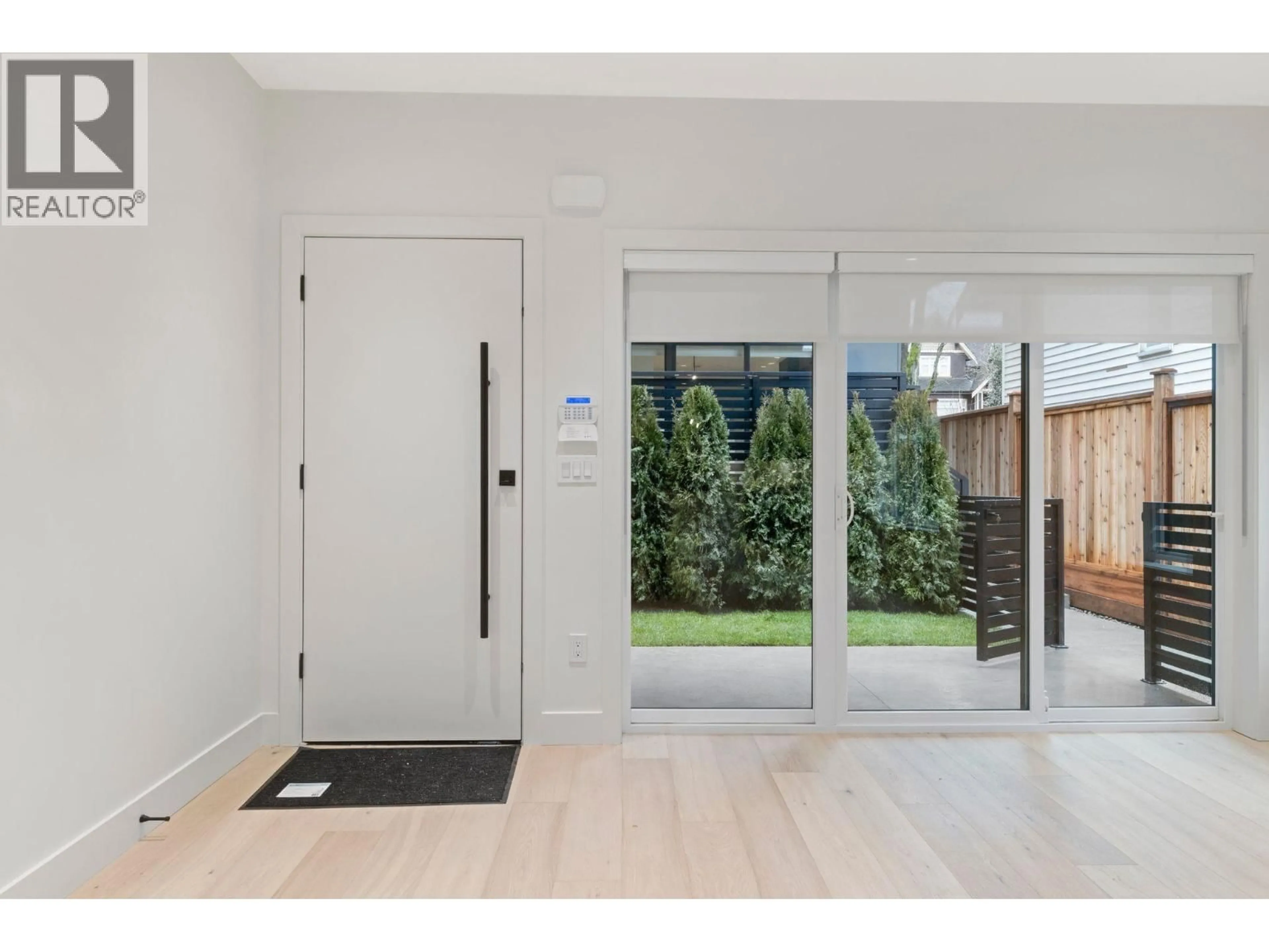 Indoor entryway for 1 - 2539 GRANT STREET, Vancouver British Columbia V5K3G6