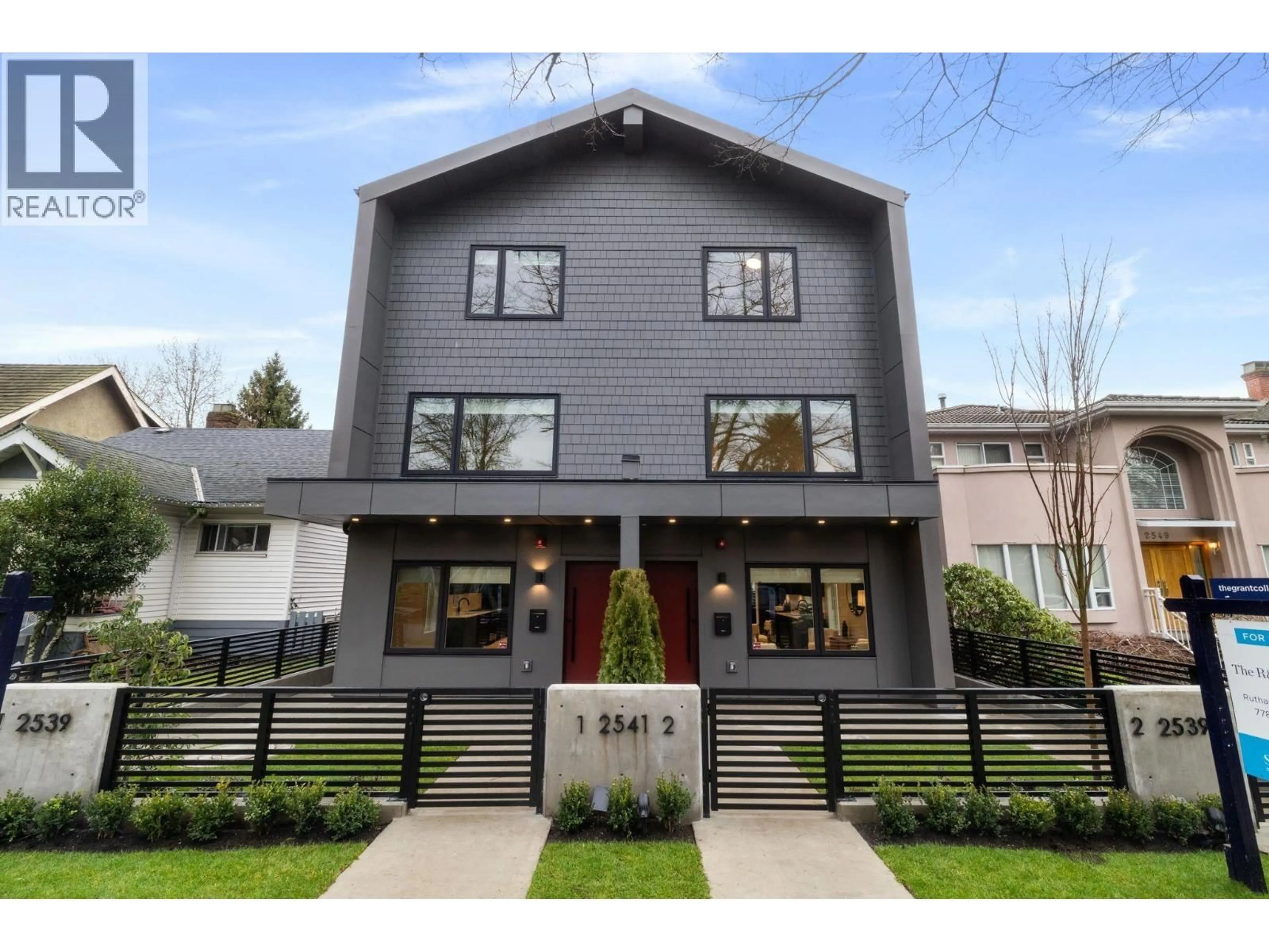 Unknown for 2 - 2541 GRANT STREET, Vancouver British Columbia V5K3G6