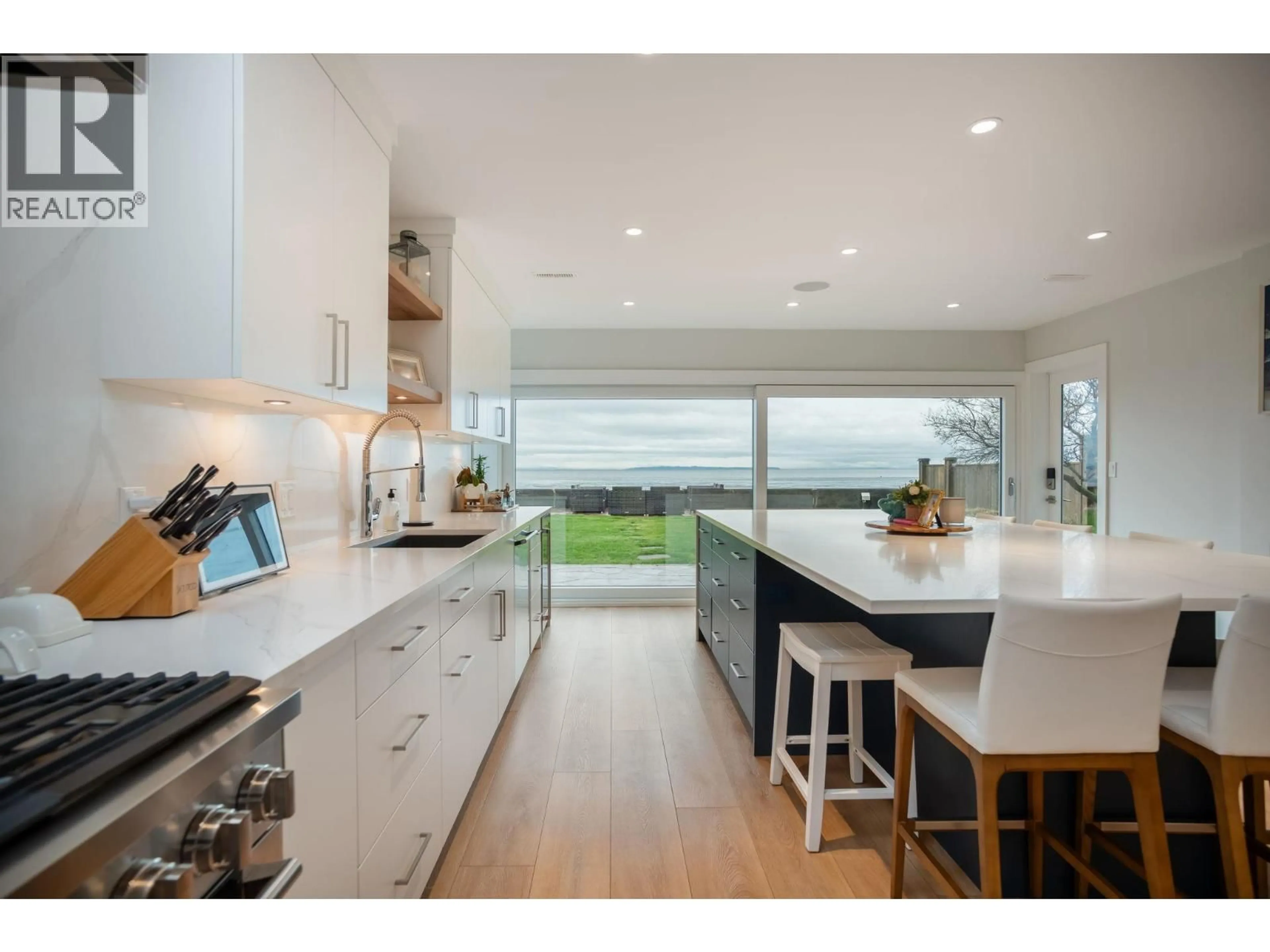 Open concept kitchen, unknown for 1584 BEACH GROVE ROAD, Delta British Columbia V4L1N6