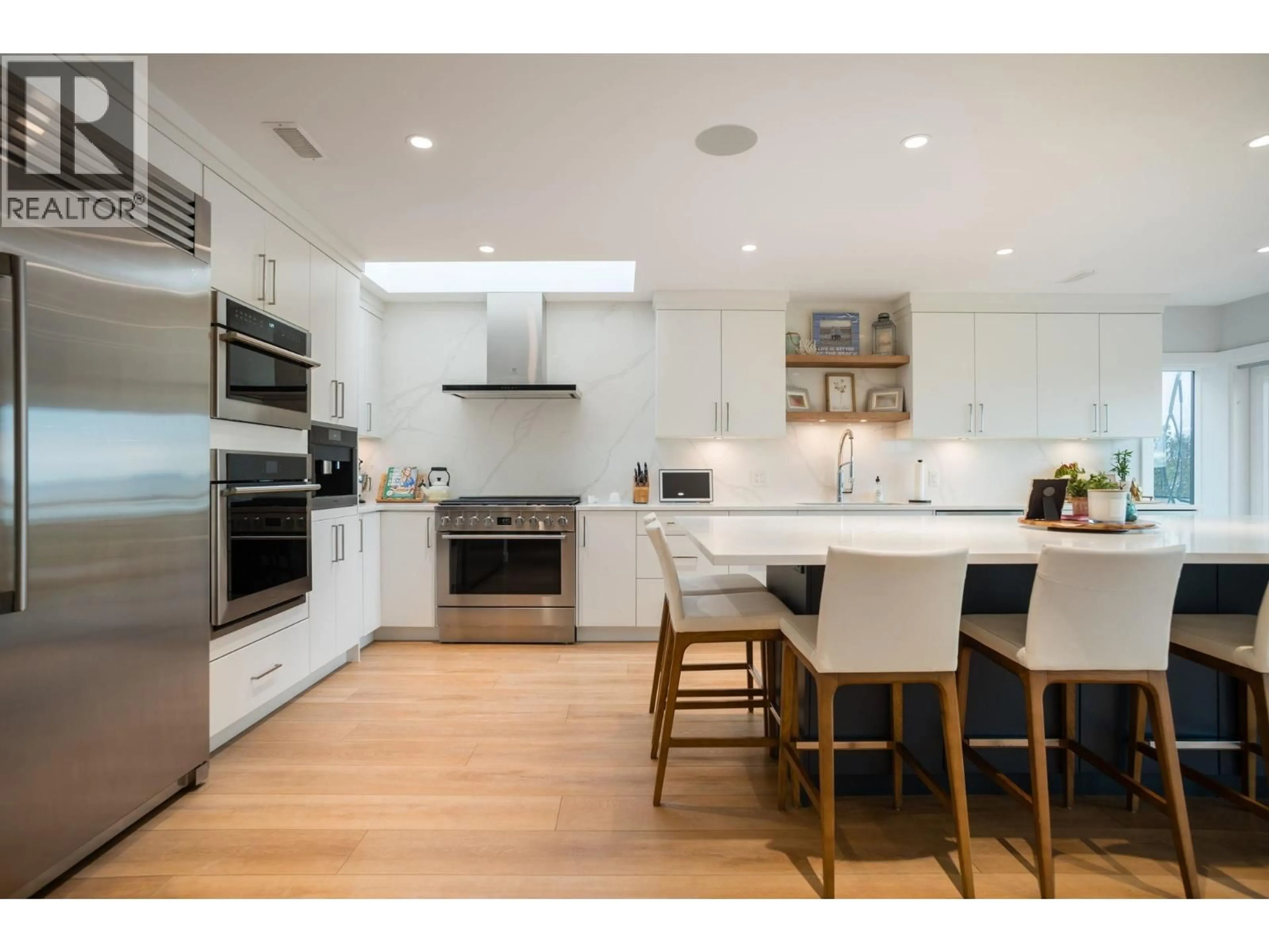 Open concept kitchen, unknown for 1584 BEACH GROVE ROAD, Delta British Columbia V4L1N6