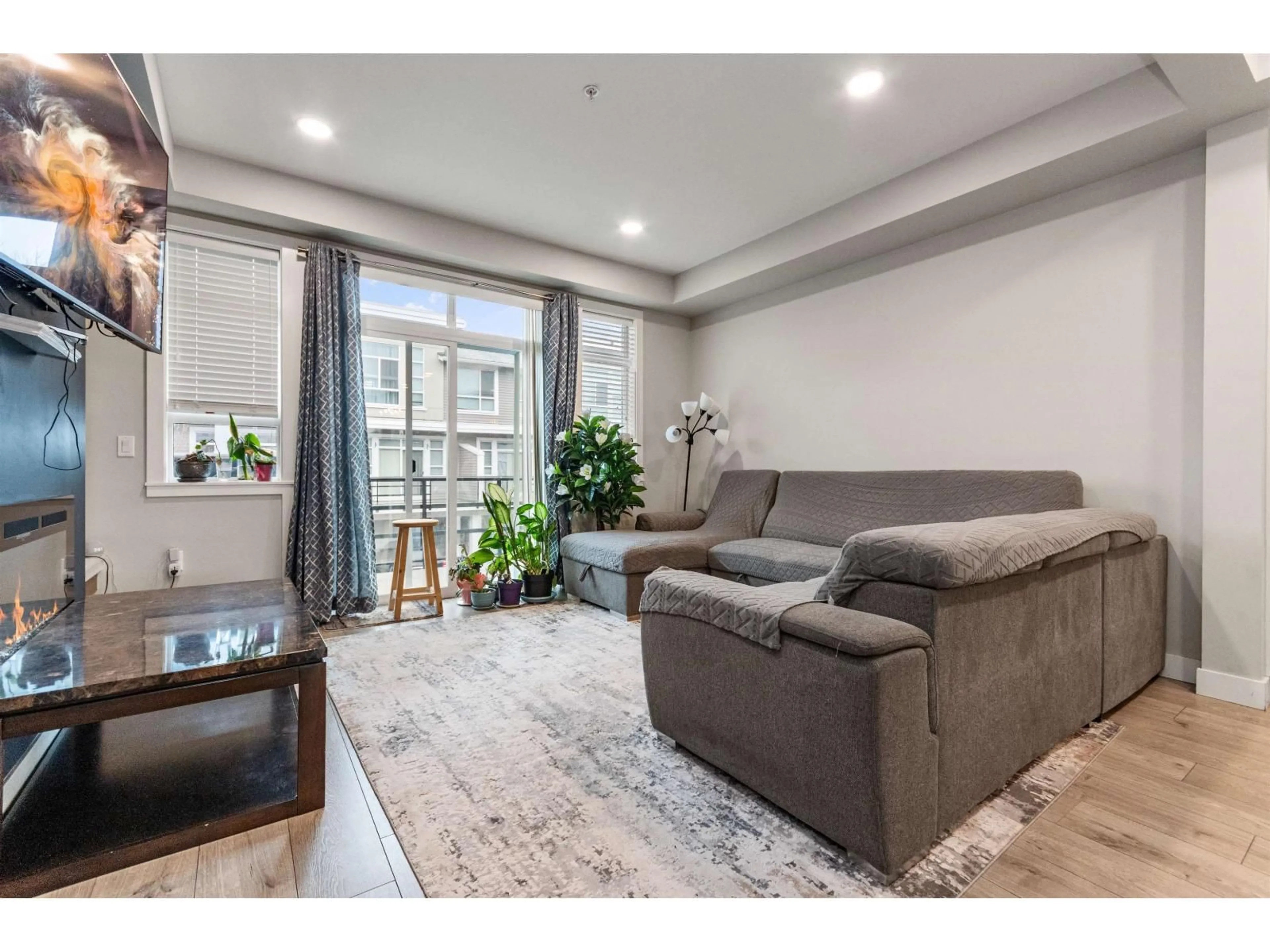 Living room with furniture, unknown for 98 - 8413 MIDTOWN WAY, Chilliwack British Columbia V2P0G7