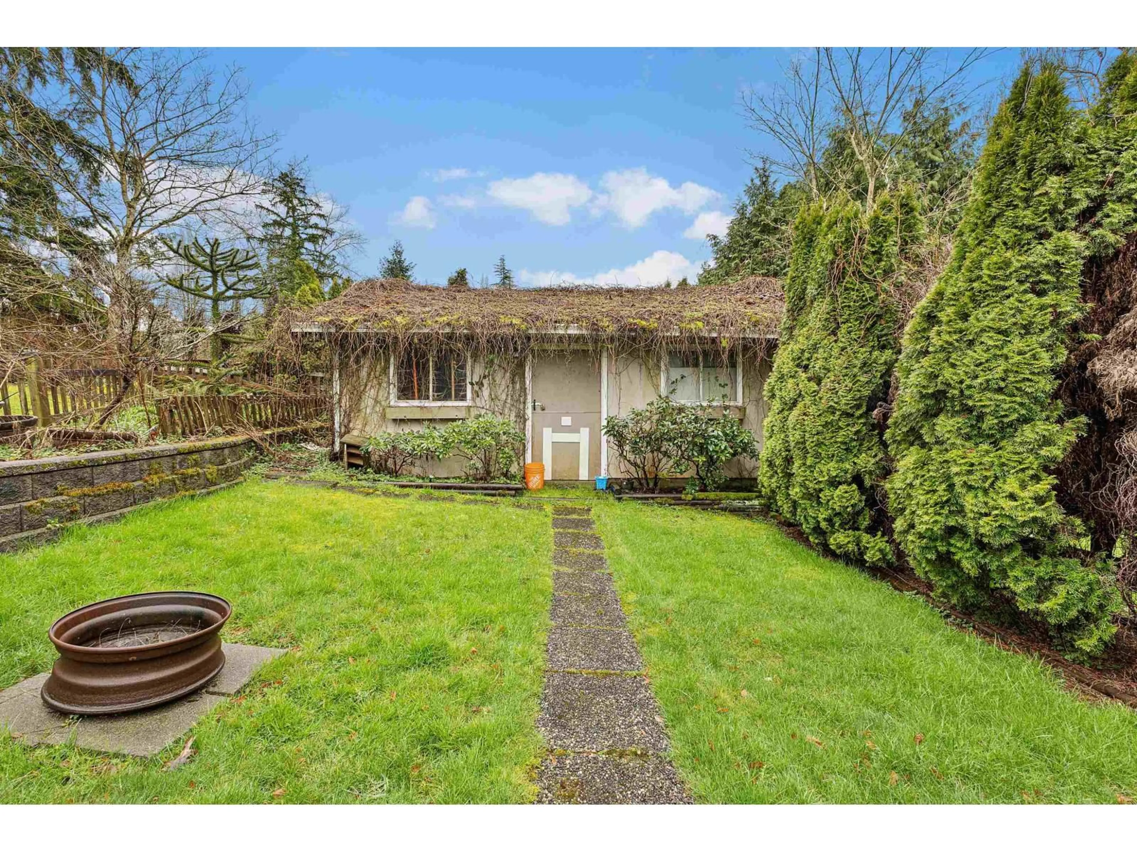 A pic from outside/outdoor area/front of a property/back of a property/a pic from drone, street for 7444 184 STREET, Surrey British Columbia V4N3G5