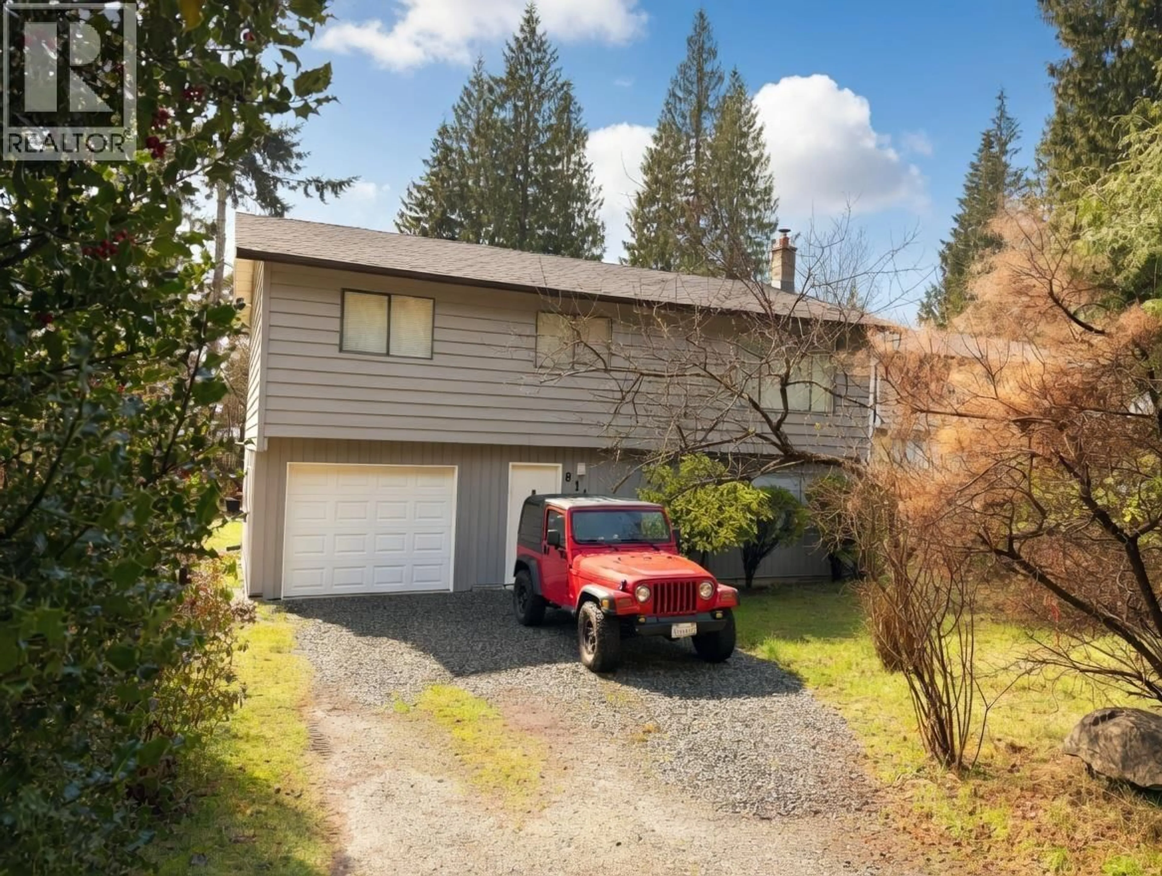 A pic from outside/outdoor area/front of a property/back of a property/a pic from drone, street for 811 REED ROAD, Gibsons British Columbia V0N1V7