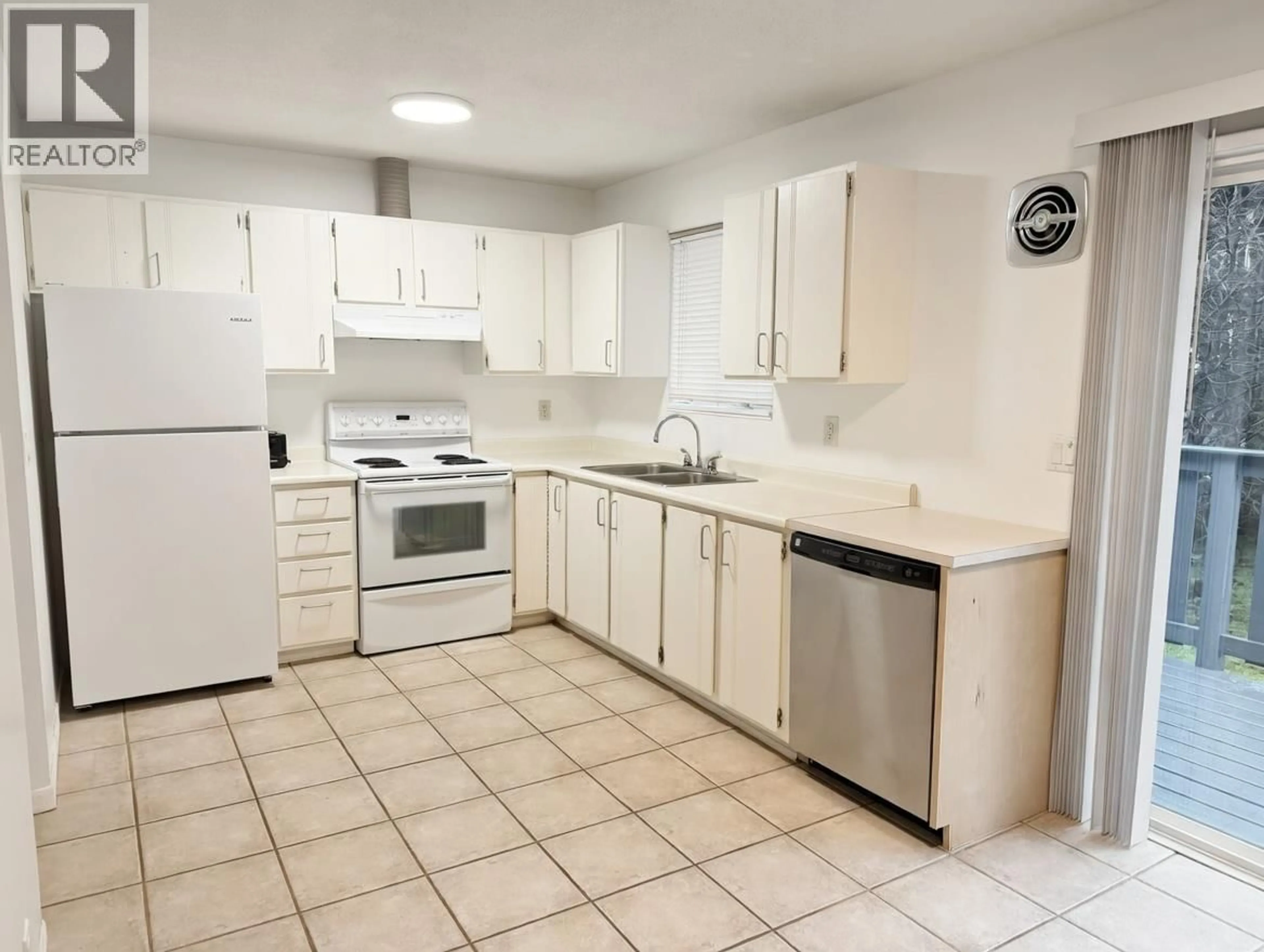 Standard kitchen, unknown for 811 REED ROAD, Gibsons British Columbia V0N1V7