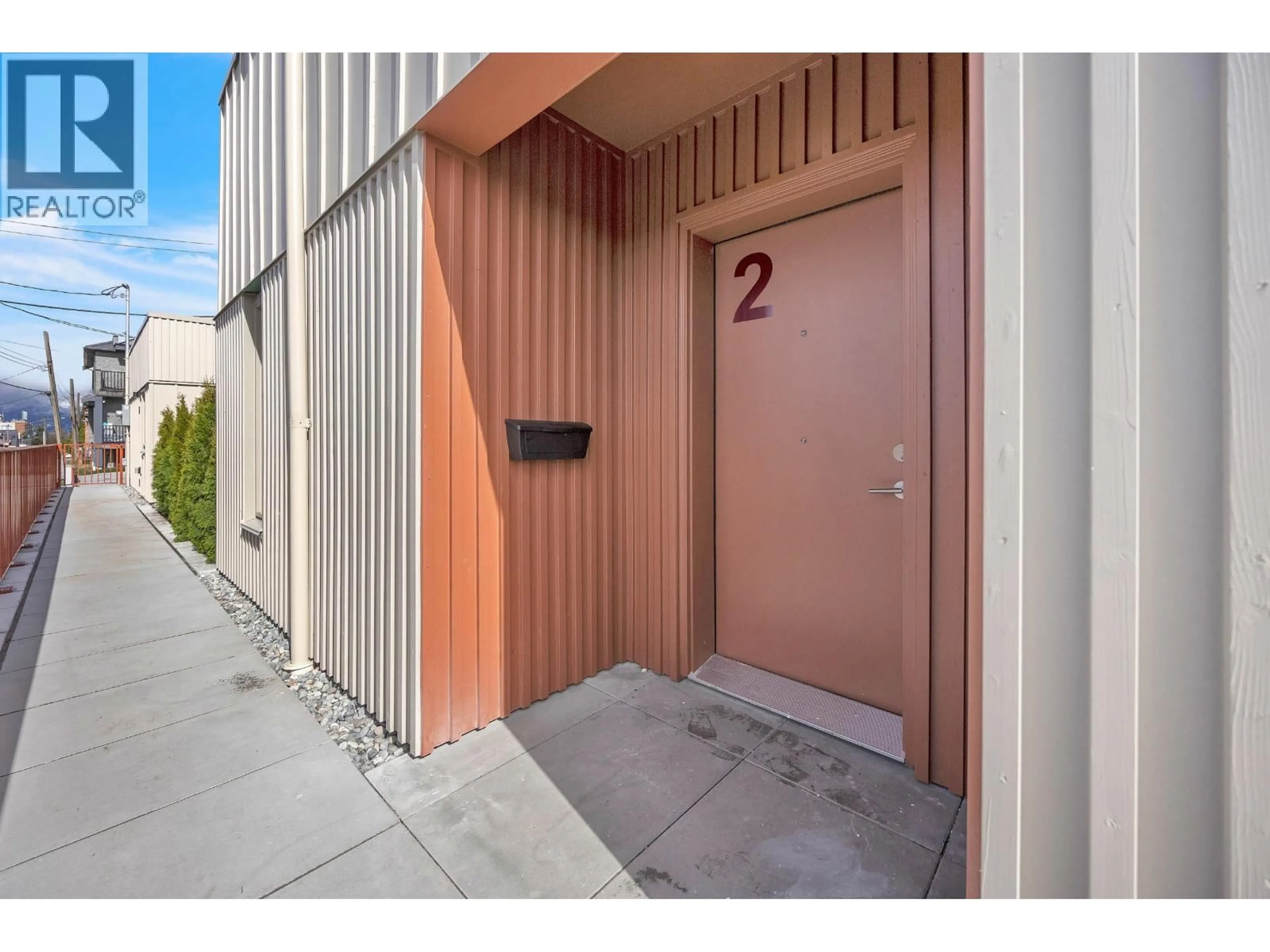 Indoor entryway for 2 - 2915 5TH AVENUE, Vancouver British Columbia V5M1N6