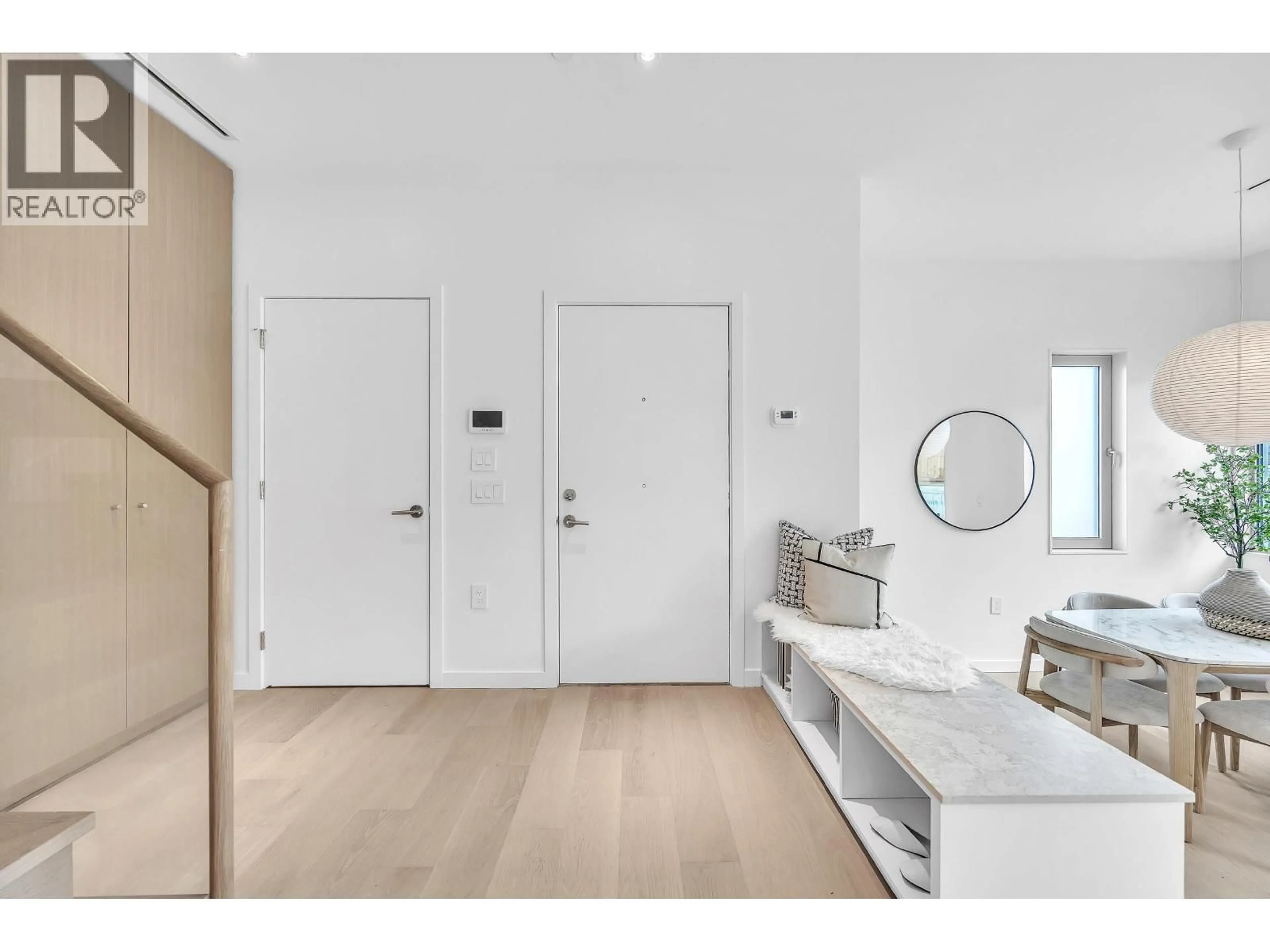 Indoor entryway for 2 - 2915 5TH AVENUE, Vancouver British Columbia V5M1N6