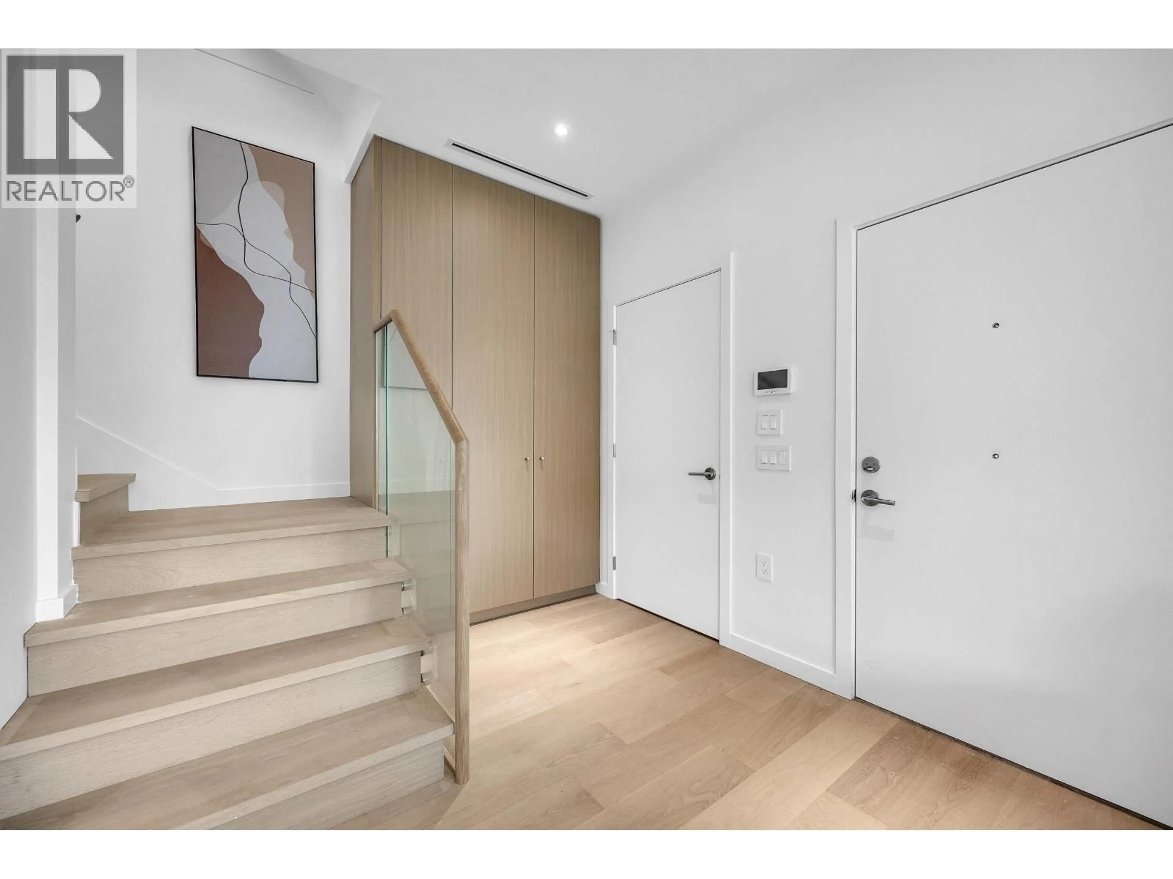 Indoor entryway for 2 - 2915 5TH AVENUE, Vancouver British Columbia V5M1N6