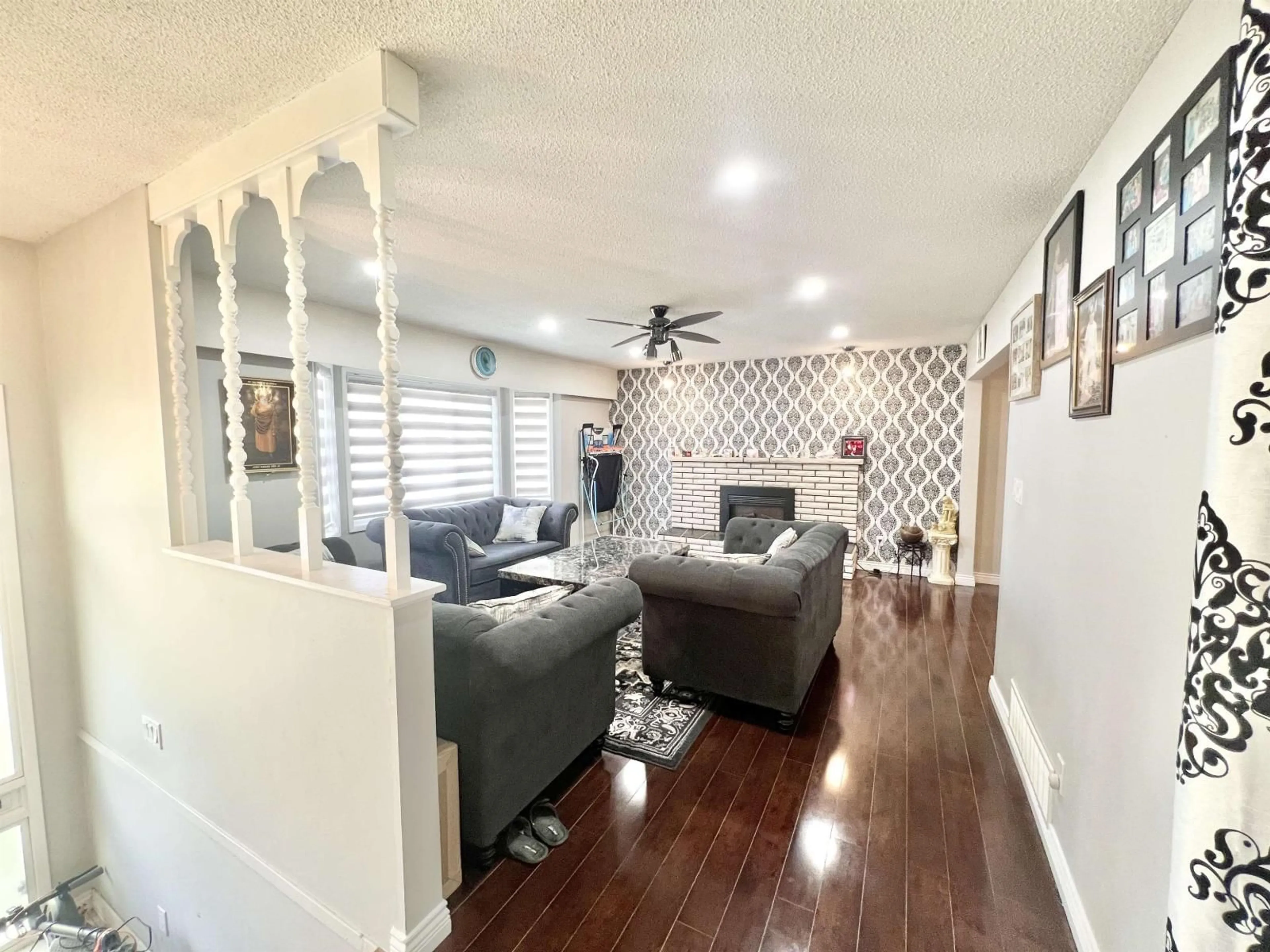 Living room with furniture, unknown for 13180 99 AVENUE, Surrey British Columbia V3T1E9