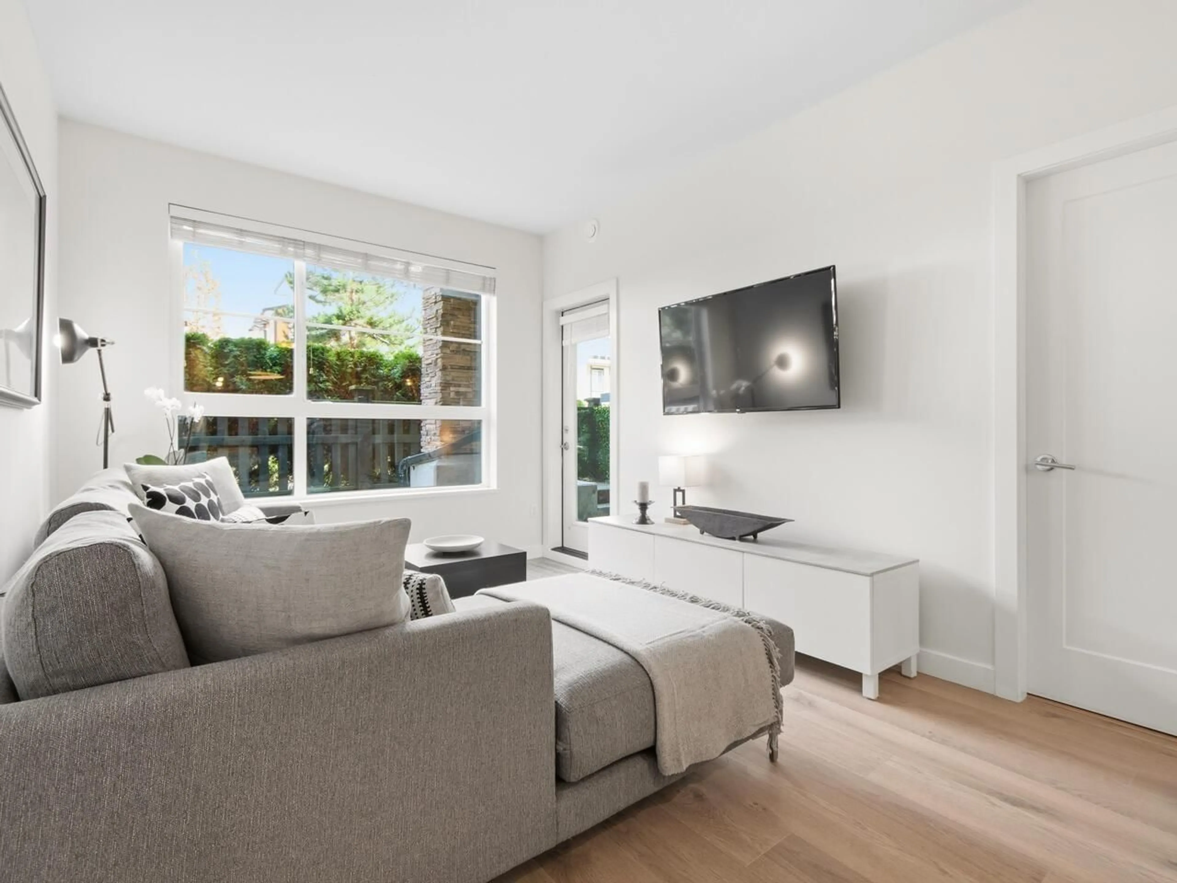 Living room with furniture, unknown for 109 - 20829 77A AVENUE, Langley British Columbia V2Y0Y5