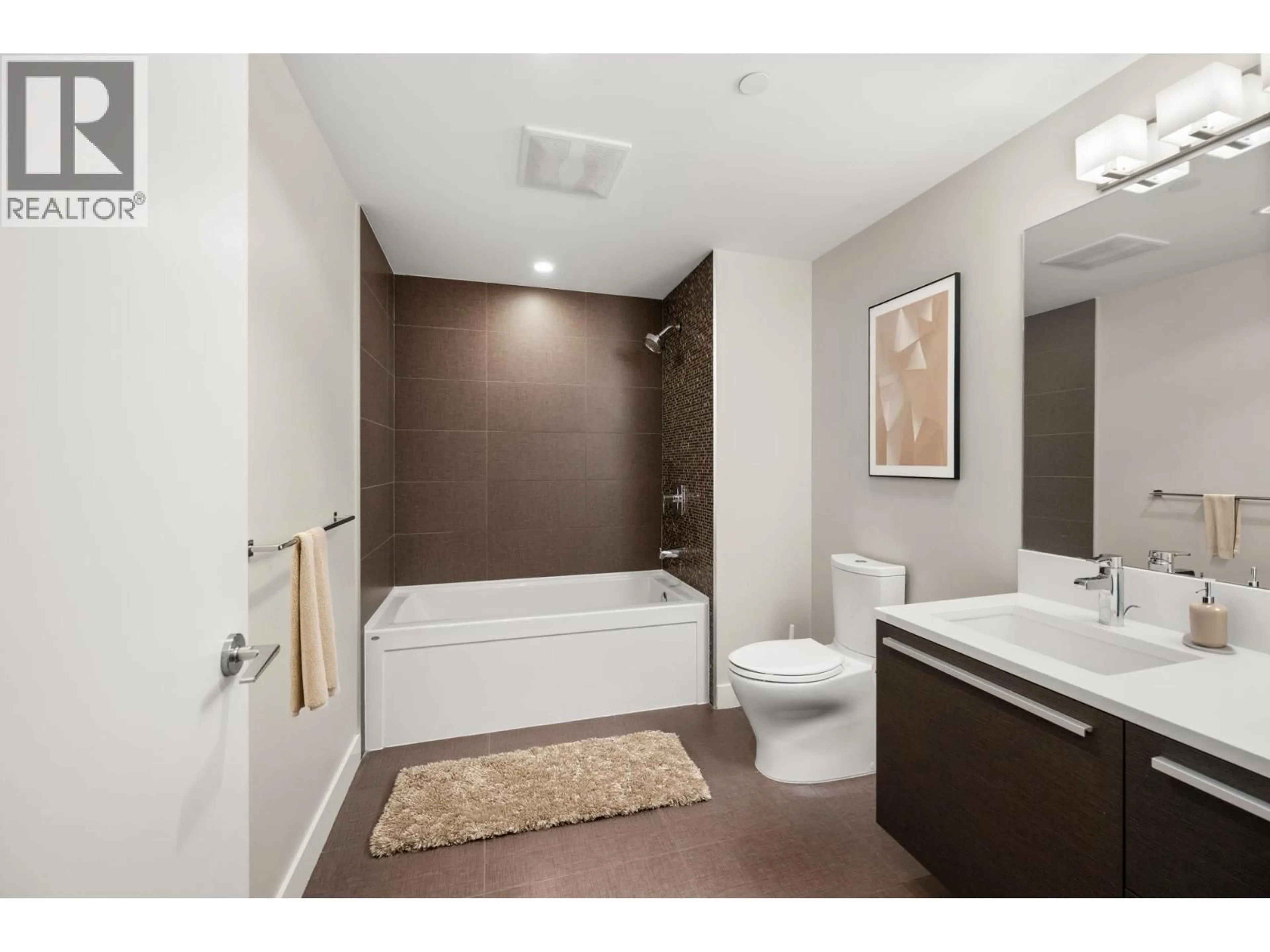 Standard bathroom, ceramic/tile floor for 2308 - 2008 ROSSER AVENUE, Burnaby British Columbia V5C0H8