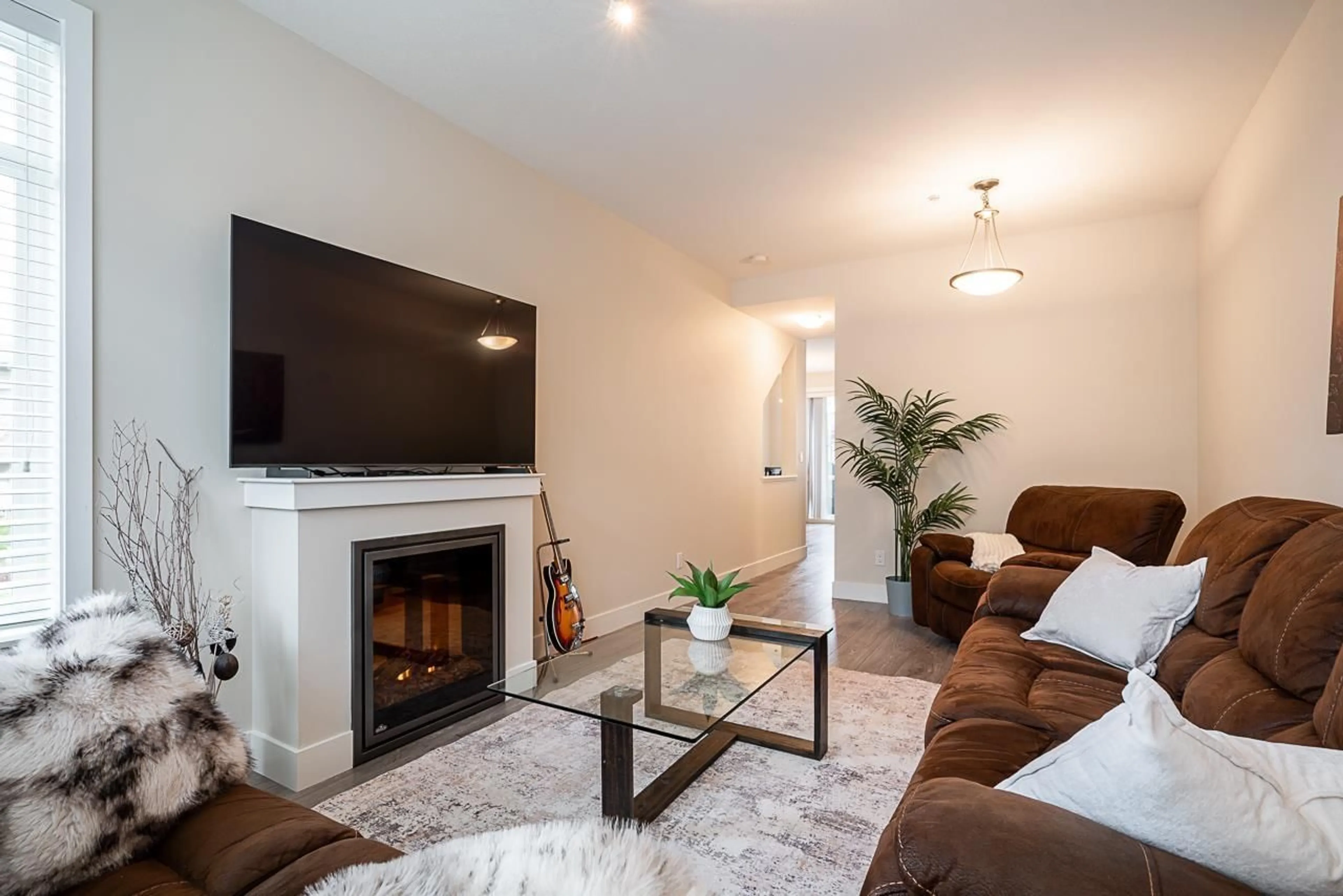 Living room with furniture, wood/laminate floor for 16 - 8250 209B STREET, Langley British Columbia V2Y0J7