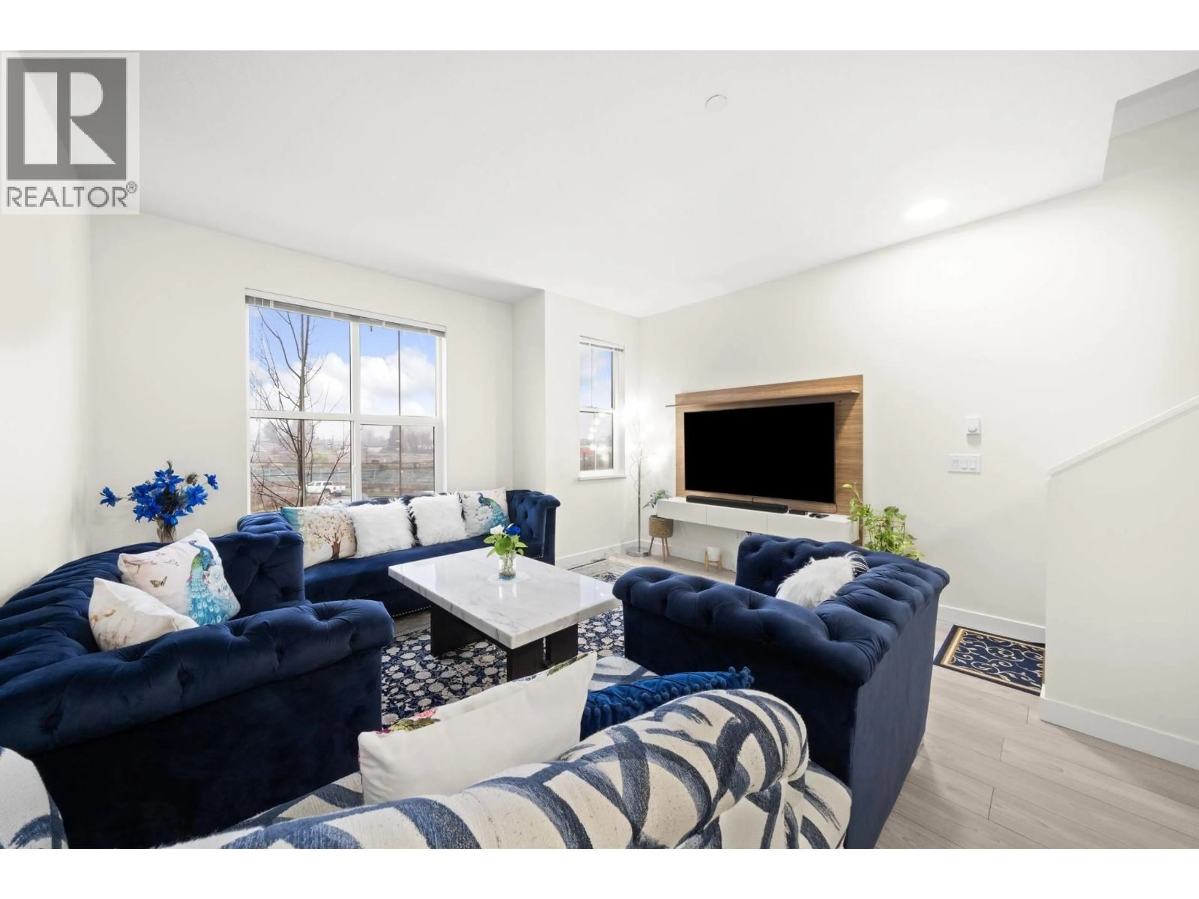 Living room with furniture, unknown for 46 - 488 FURNESS STREET, New Westminster British Columbia V3M0M1