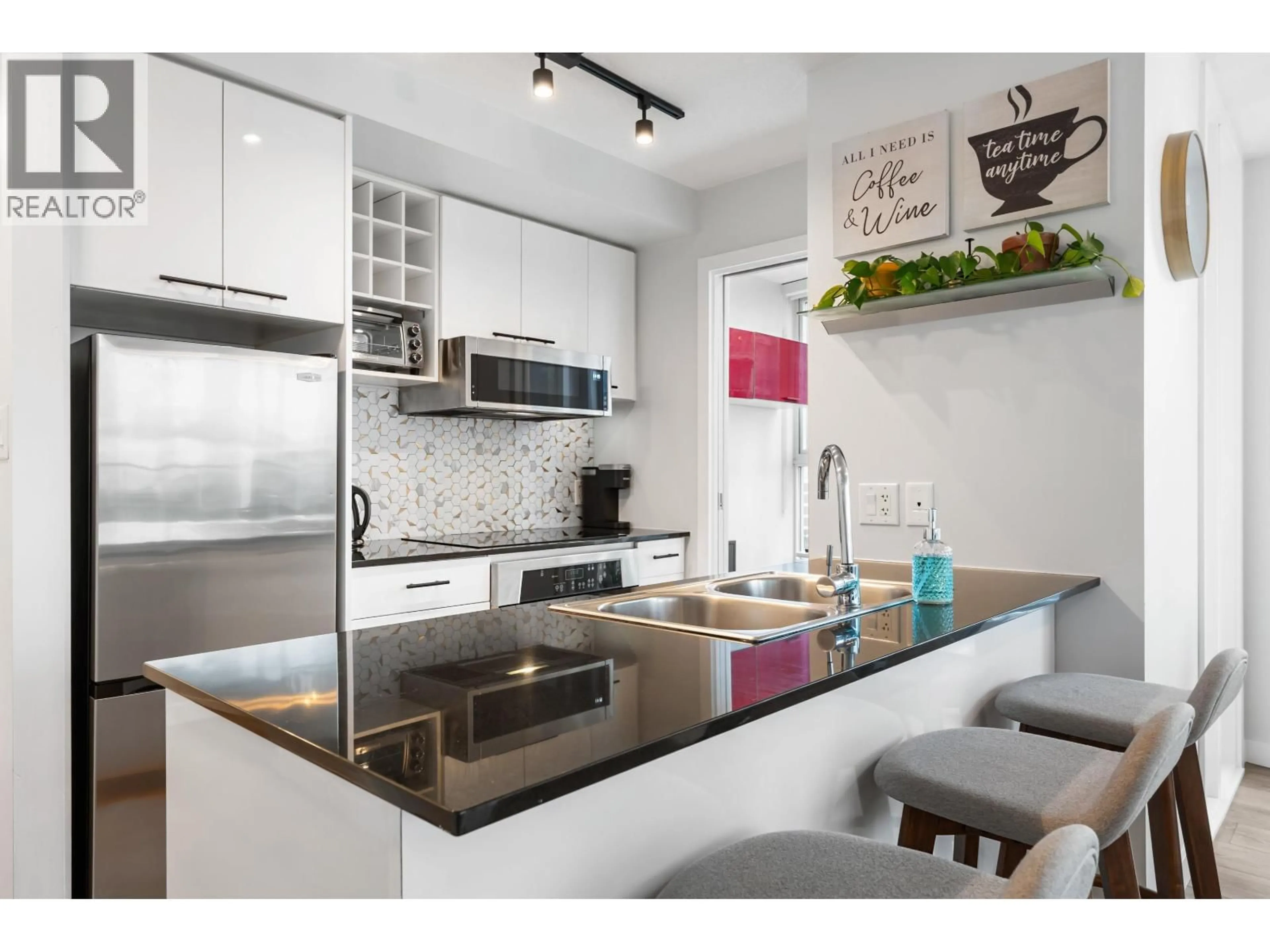 Open concept kitchen, unknown for 908 - 668 CITADEL PARADE, Vancouver British Columbia V6B1W6