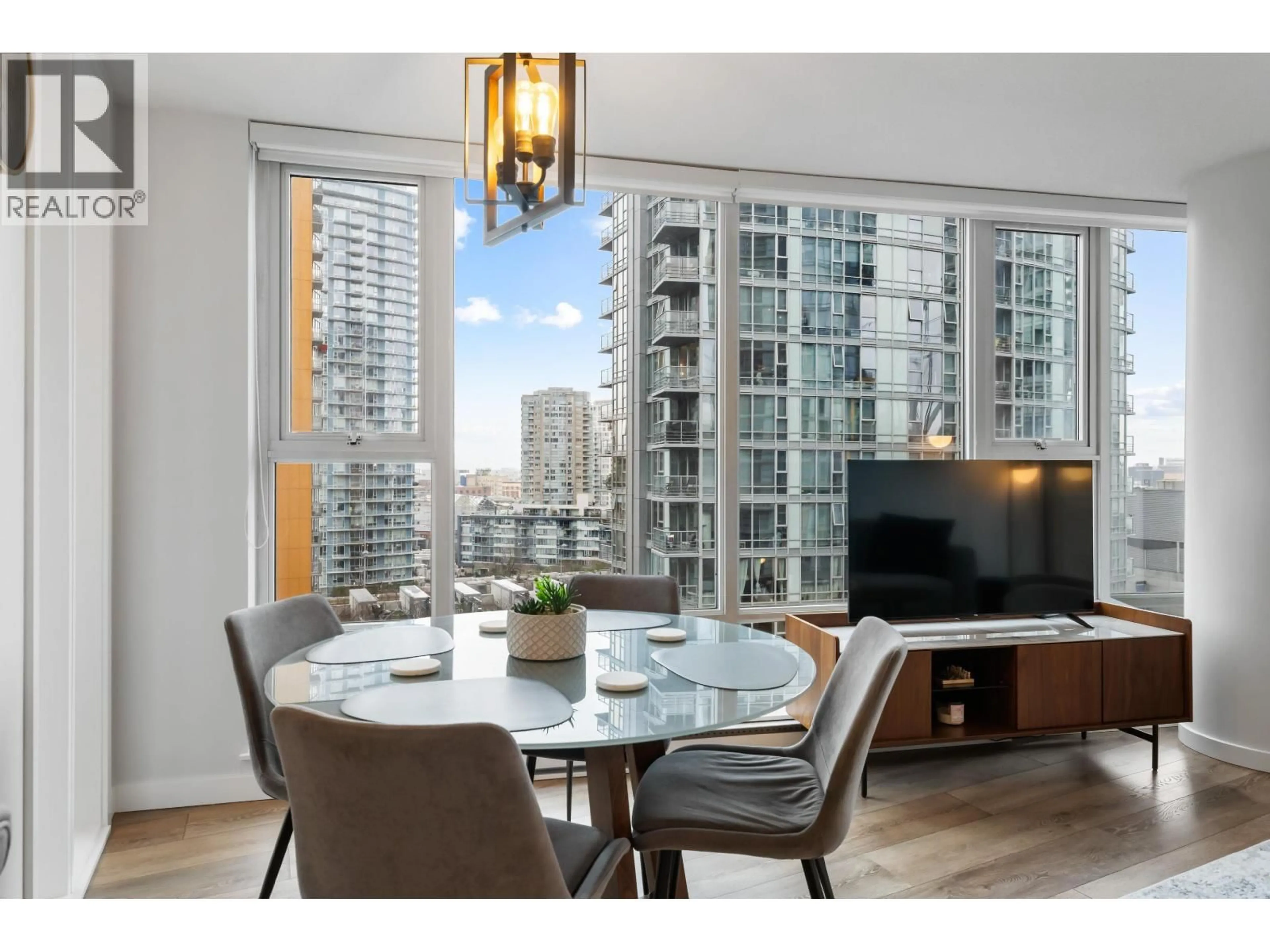 Dining room, wood/laminate floor for 908 - 668 CITADEL PARADE, Vancouver British Columbia V6B1W6
