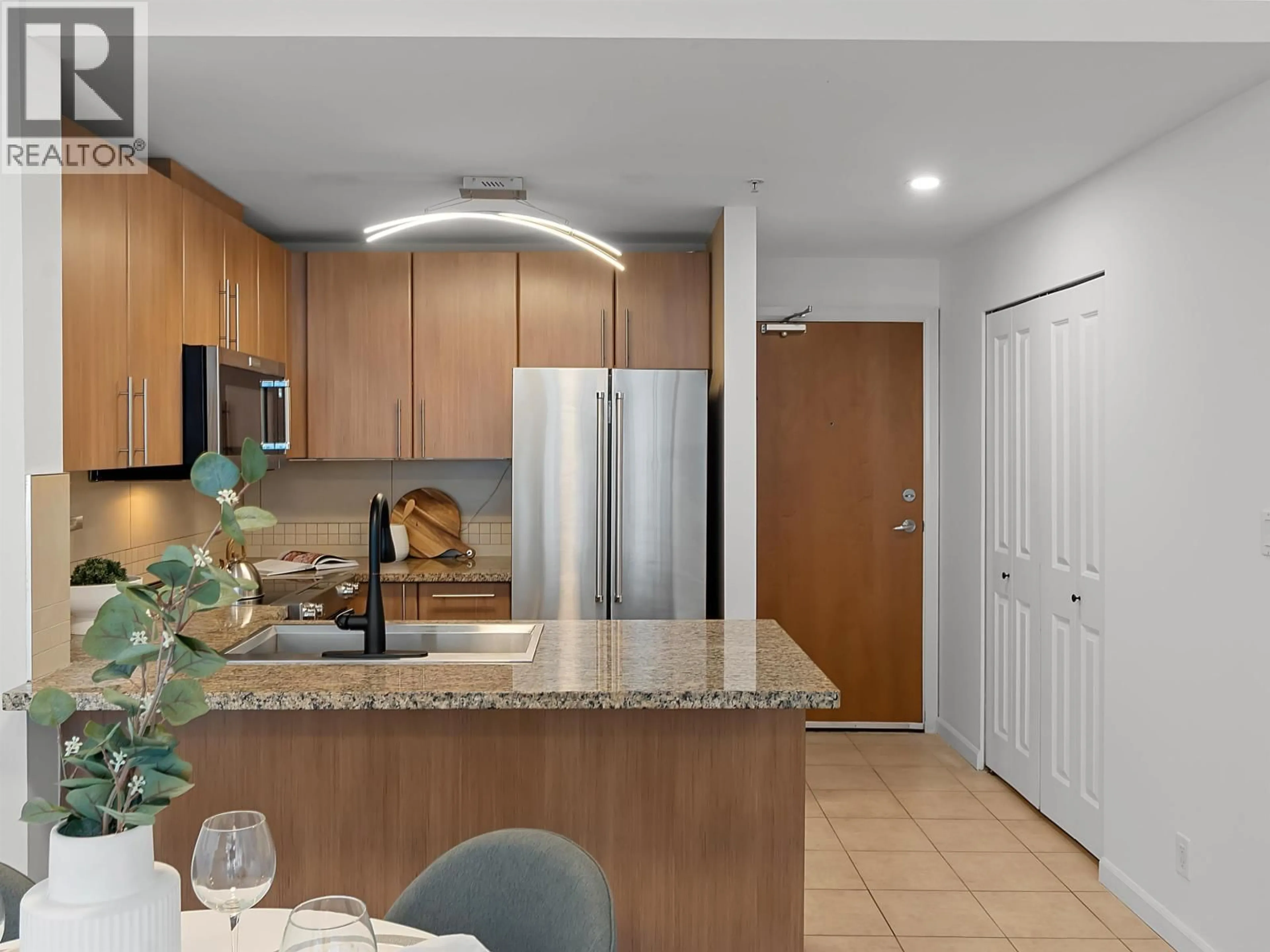 Standard kitchen, ceramic/tile floor for 2010 - 892 CARNARVON STREET, New Westminster British Columbia V3M0C5