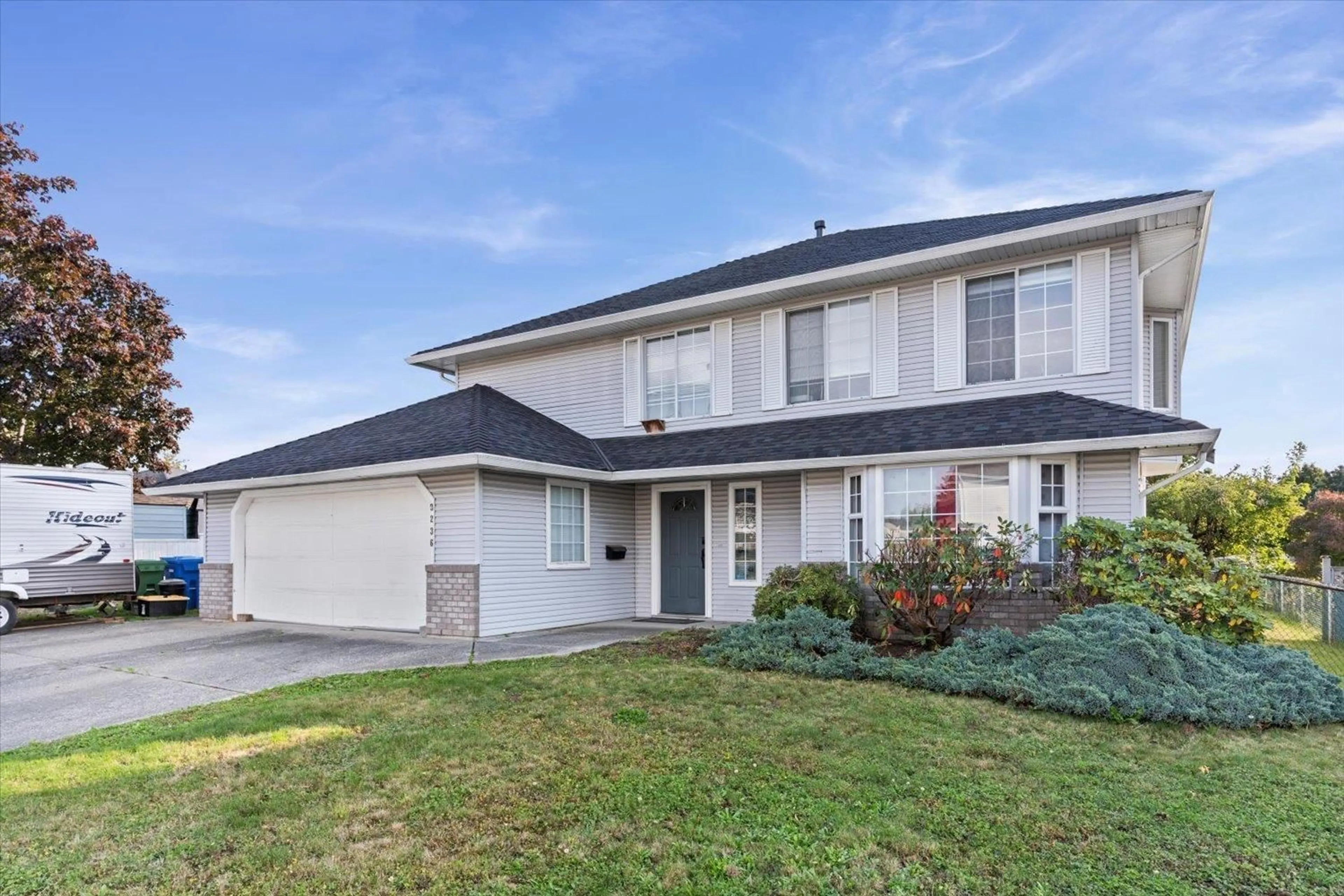 Home with vinyl exterior material, street for 3236 MALLARD STREET, Abbotsford British Columbia V2T5J5