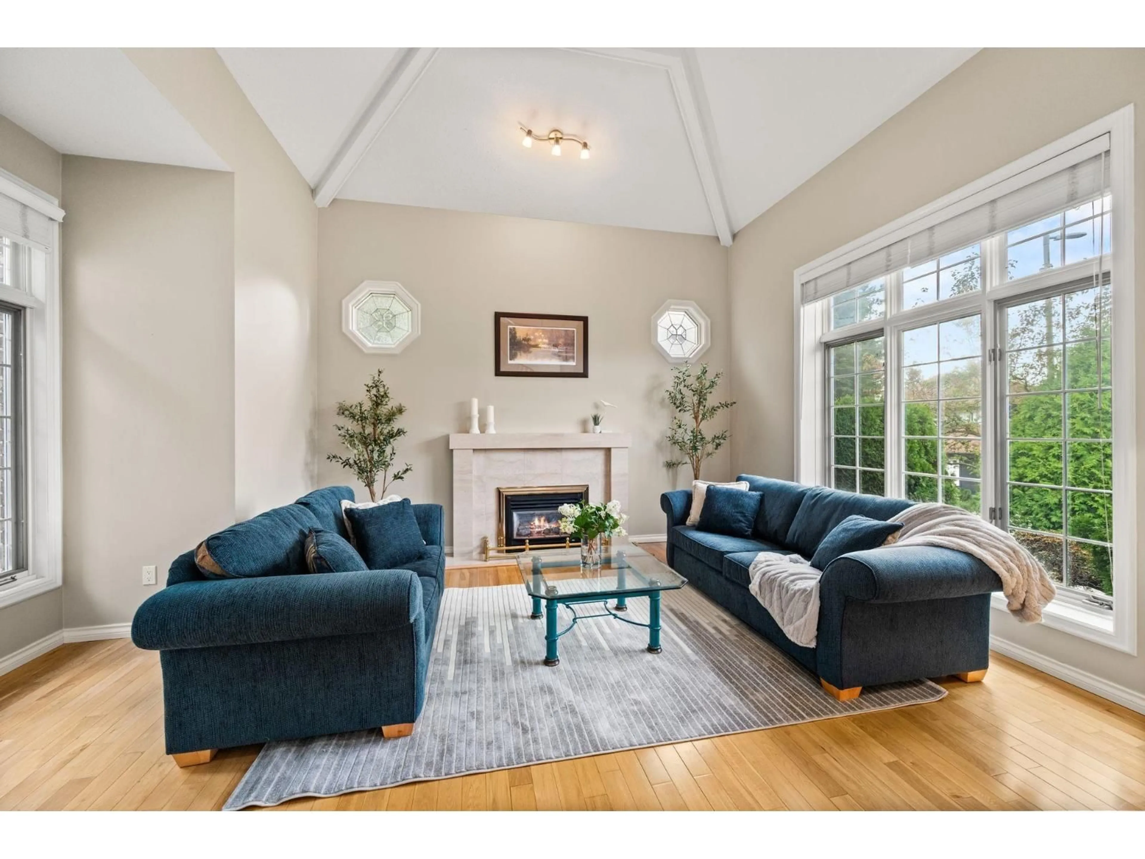 Living room with furniture, unknown for 12334 56 AVENUE, Surrey British Columbia V3X2X2