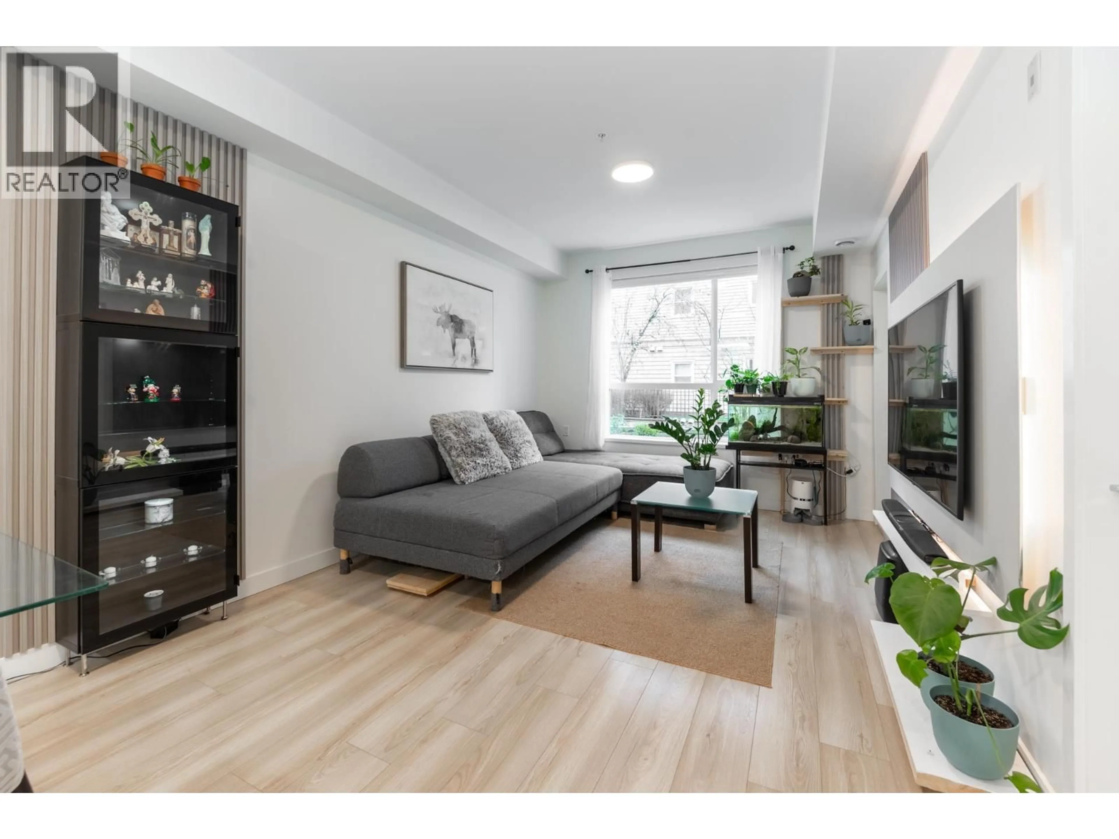 Living room with furniture, wood/laminate floor for 105 - 11913 BURNETT STREET, Maple Ridge British Columbia V2X4N1